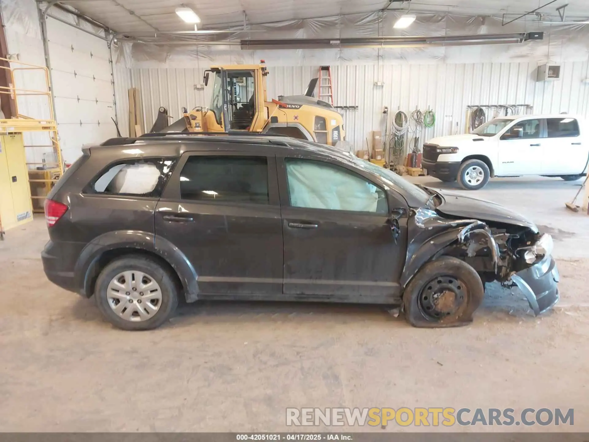 13 Photograph of a damaged car 3C4PDCAB6LT264416 DODGE JOURNEY 2020