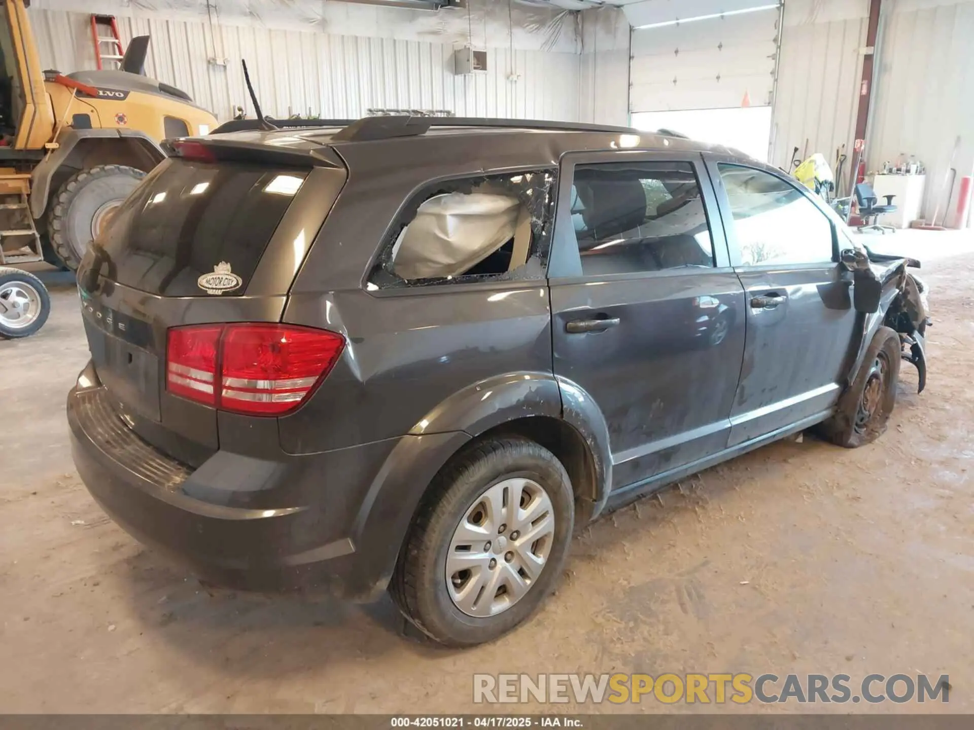 4 Photograph of a damaged car 3C4PDCAB6LT264416 DODGE JOURNEY 2020