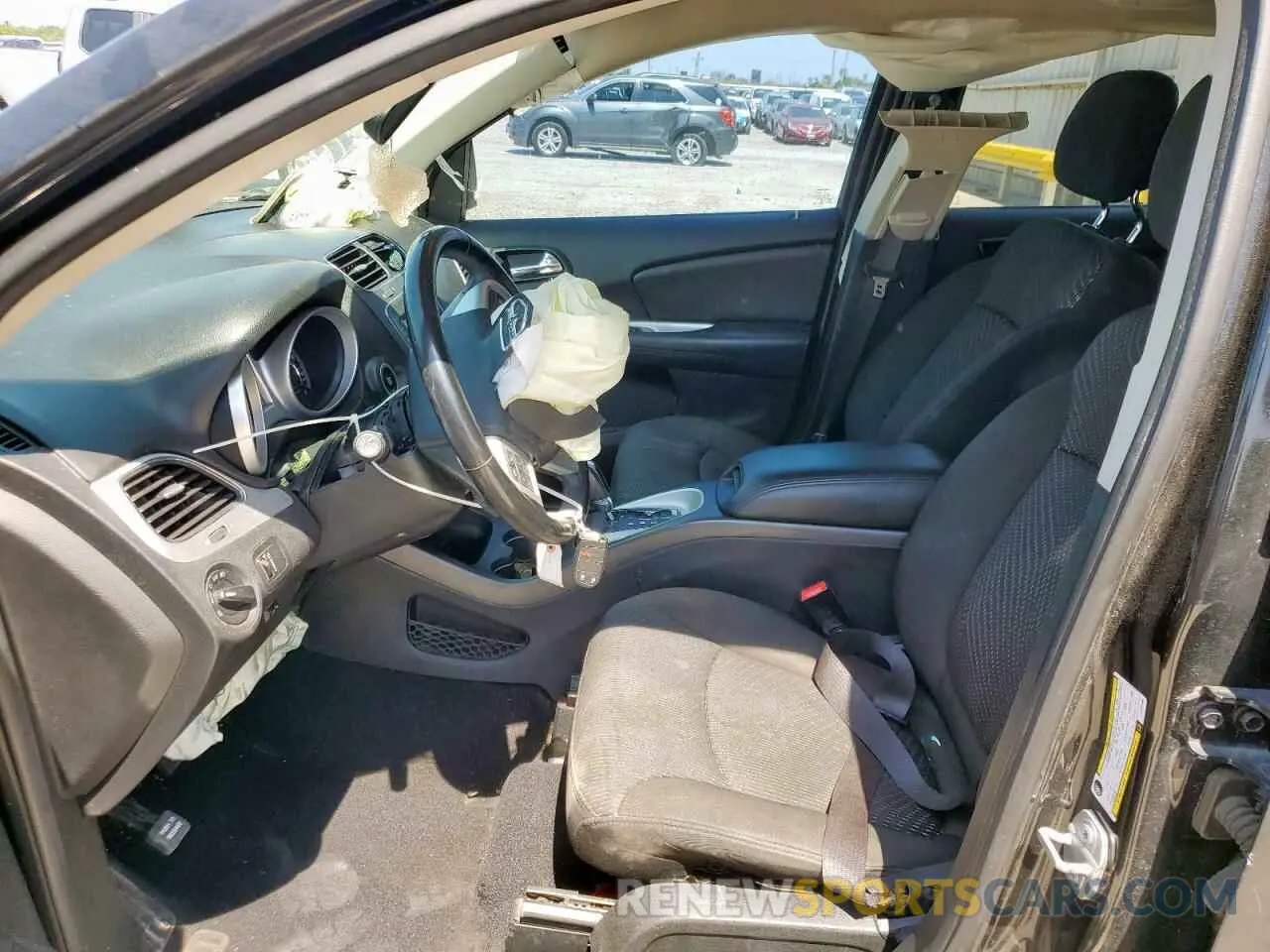 7 Photograph of a damaged car 3C4PDCAB7LT181268 DODGE JOURNEY 2020