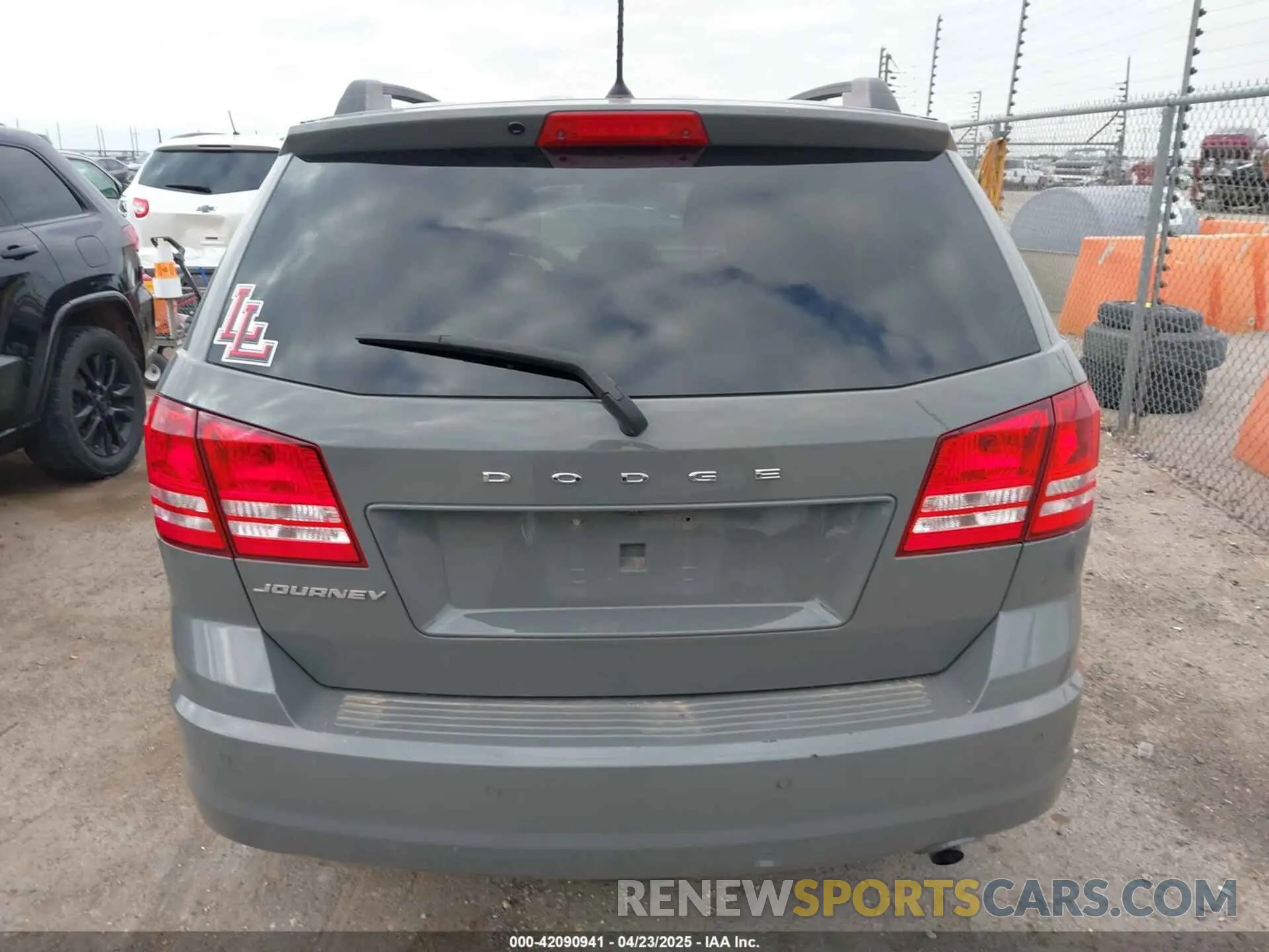 17 Photograph of a damaged car 3C4PDCAB7LT220716 DODGE JOURNEY 2020