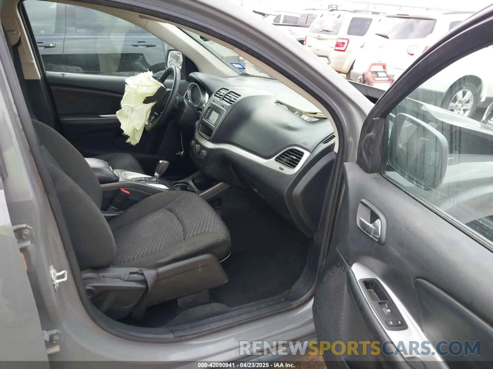 5 Photograph of a damaged car 3C4PDCAB7LT220716 DODGE JOURNEY 2020