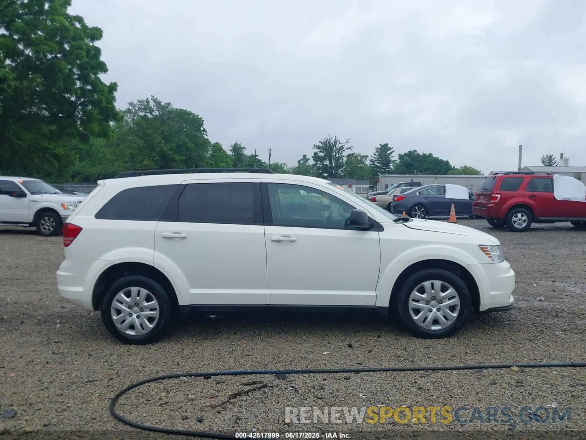 13 Photograph of a damaged car 3C4PDCAB7LT237578 DODGE JOURNEY 2020