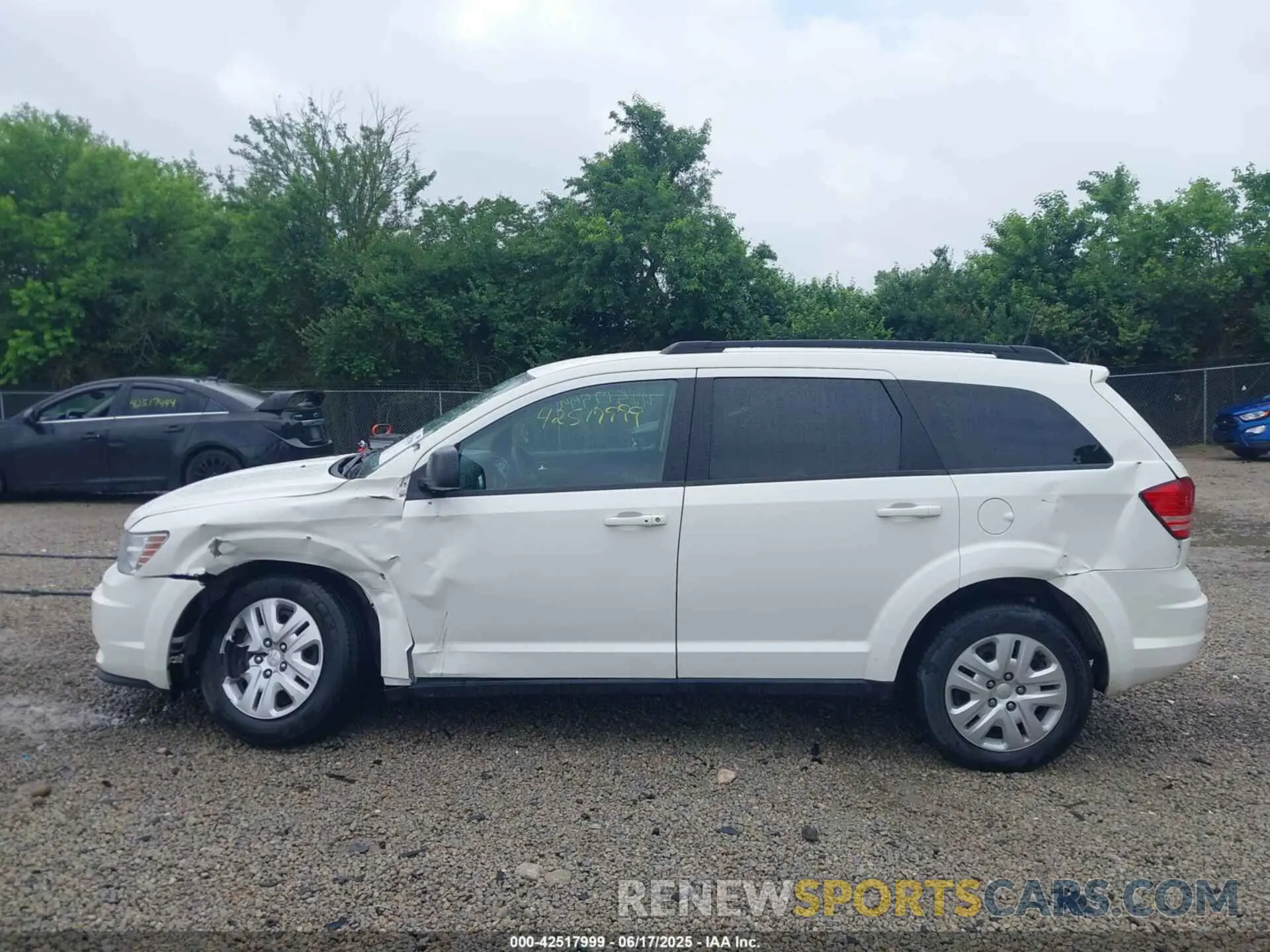 14 Photograph of a damaged car 3C4PDCAB7LT237578 DODGE JOURNEY 2020