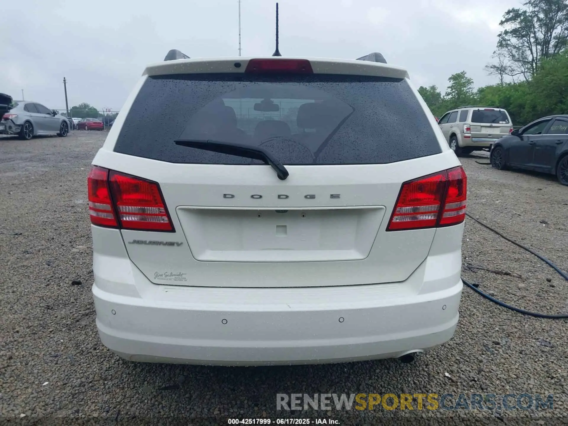 16 Photograph of a damaged car 3C4PDCAB7LT237578 DODGE JOURNEY 2020