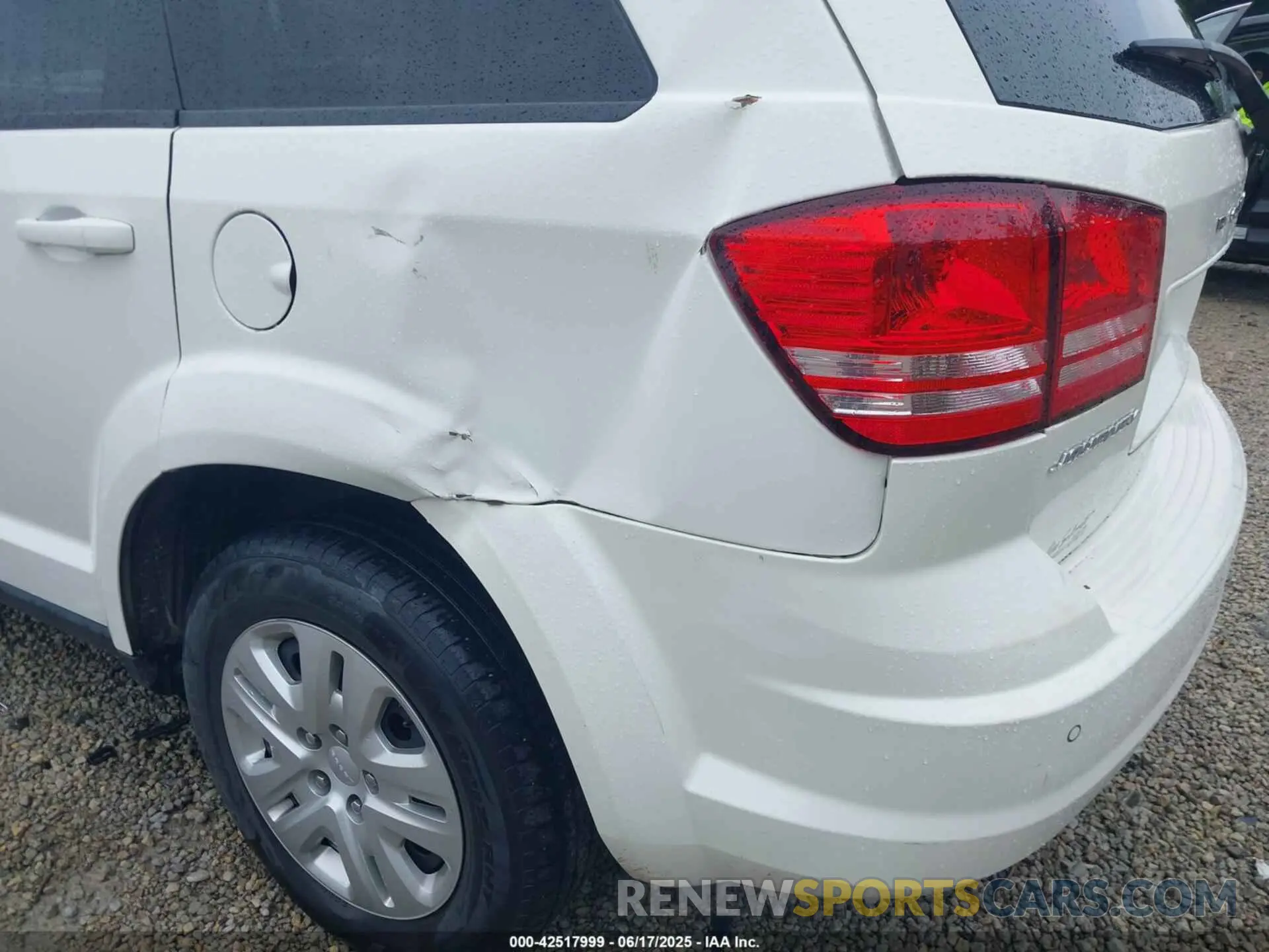 18 Photograph of a damaged car 3C4PDCAB7LT237578 DODGE JOURNEY 2020