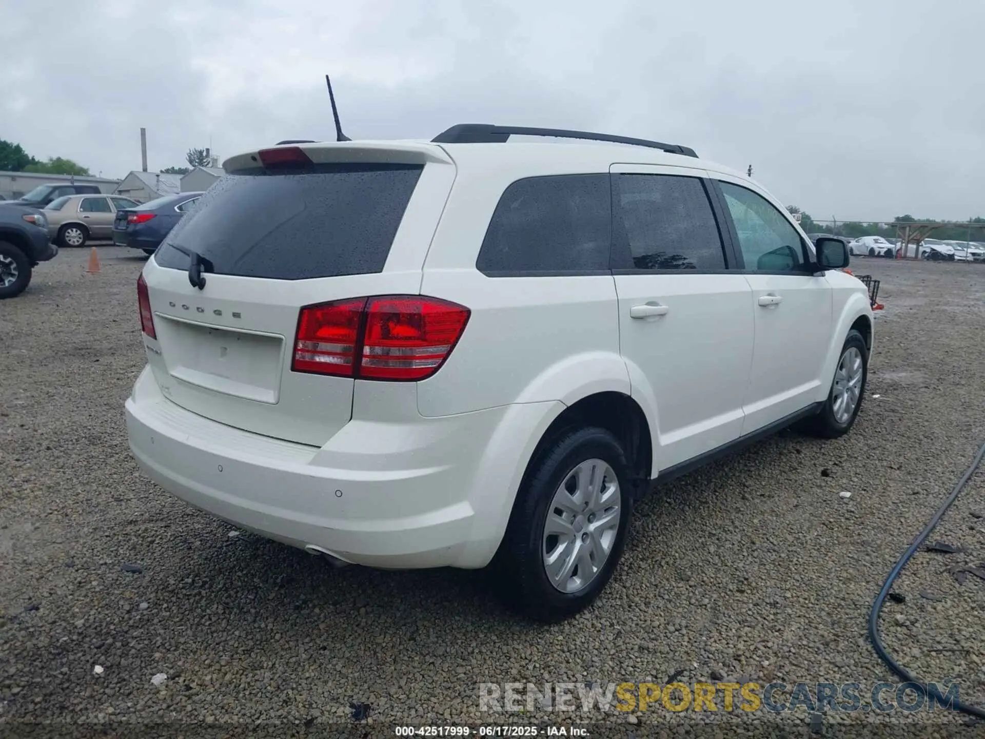 4 Photograph of a damaged car 3C4PDCAB7LT237578 DODGE JOURNEY 2020