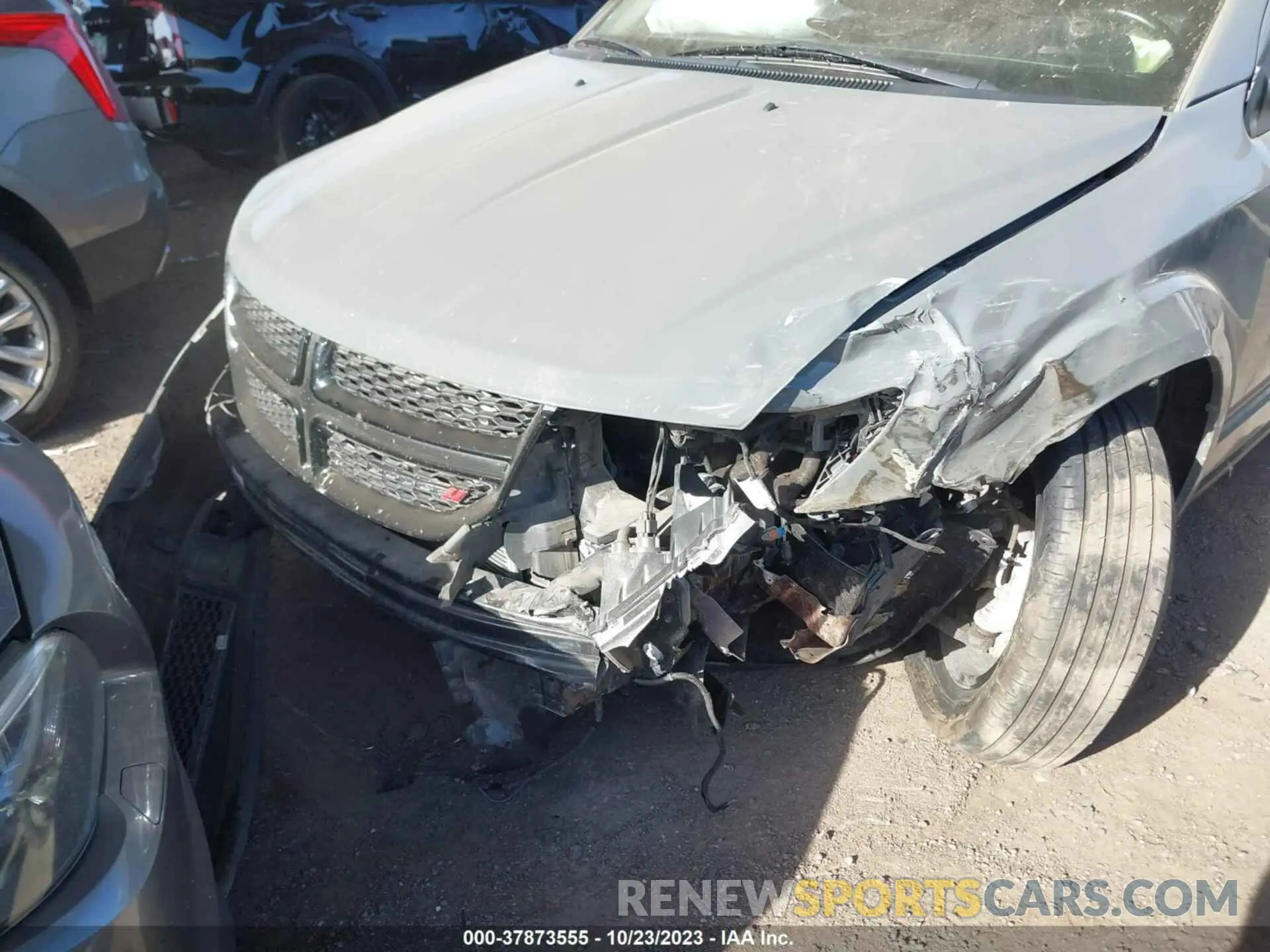 6 Photograph of a damaged car 3C4PDCAB7LT237807 DODGE JOURNEY 2020