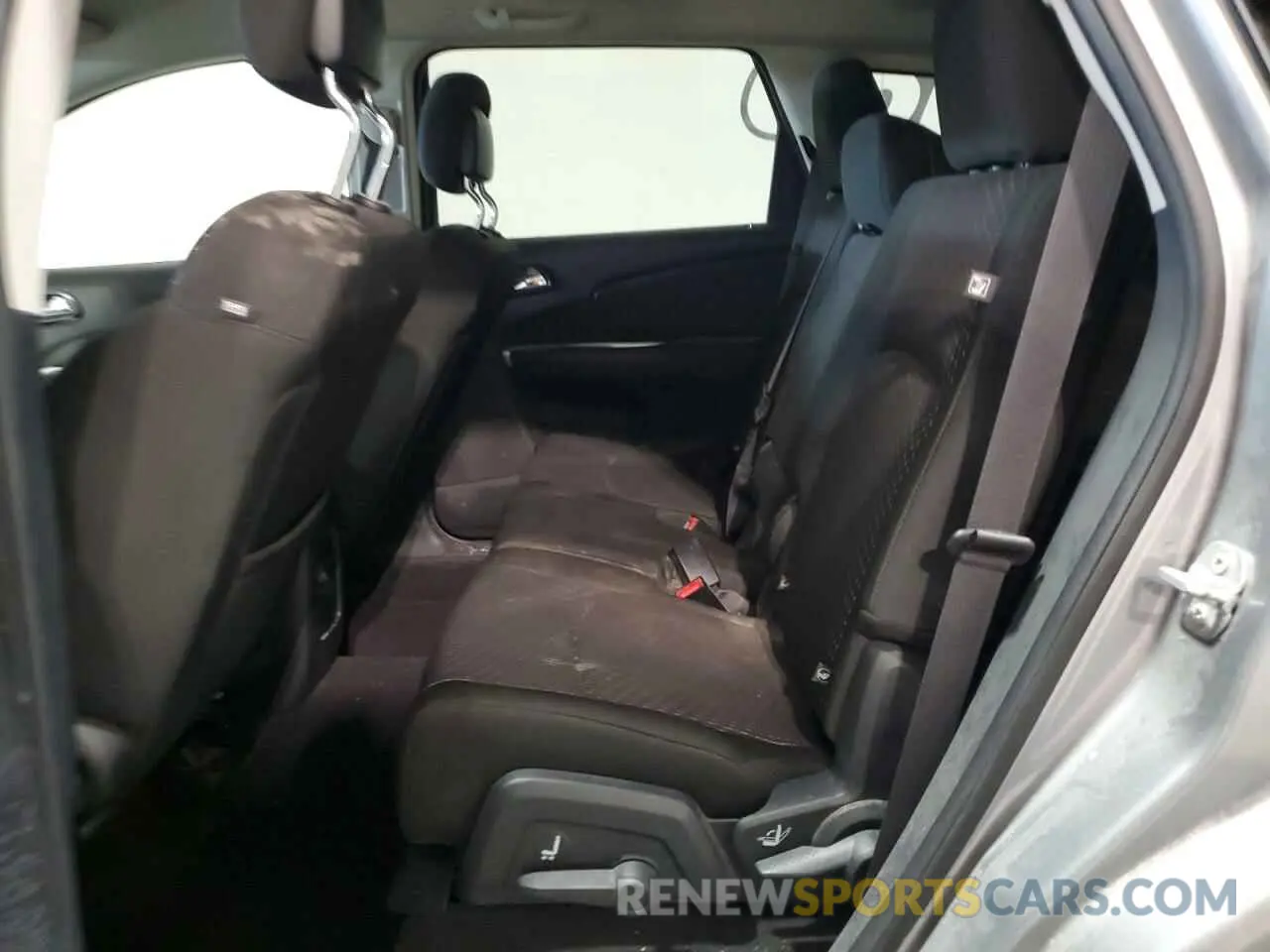 11 Photograph of a damaged car 3C4PDCAB7LT237886 DODGE JOURNEY 2020