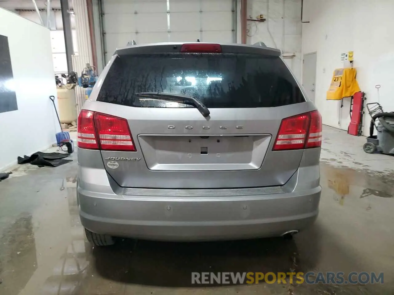 6 Photograph of a damaged car 3C4PDCAB7LT237886 DODGE JOURNEY 2020