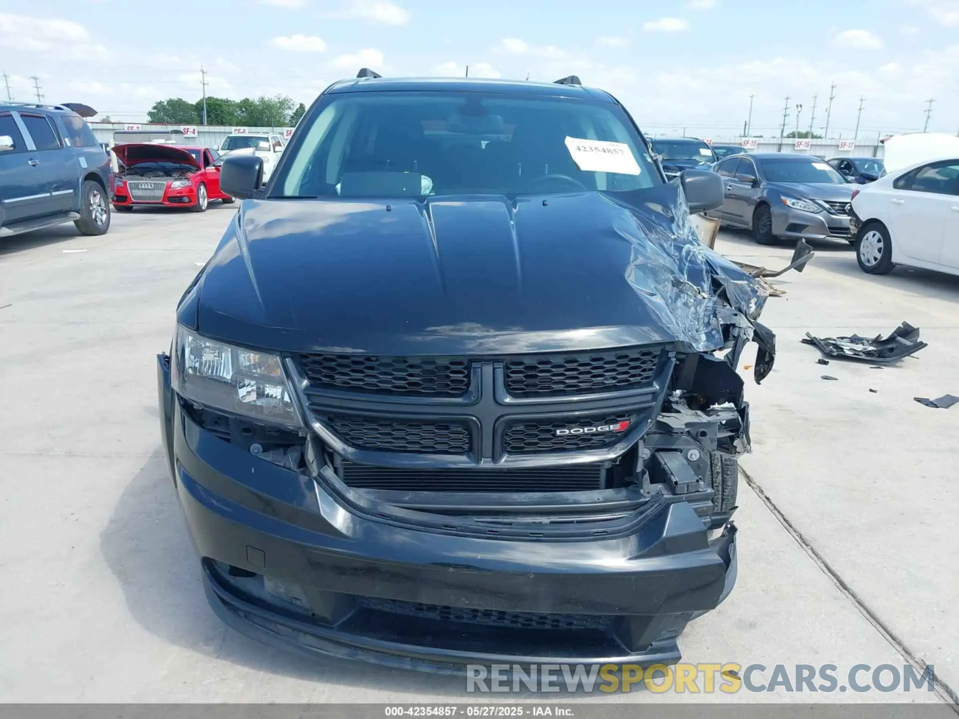 13 Photograph of a damaged car 3C4PDCAB7LT253702 DODGE JOURNEY 2020