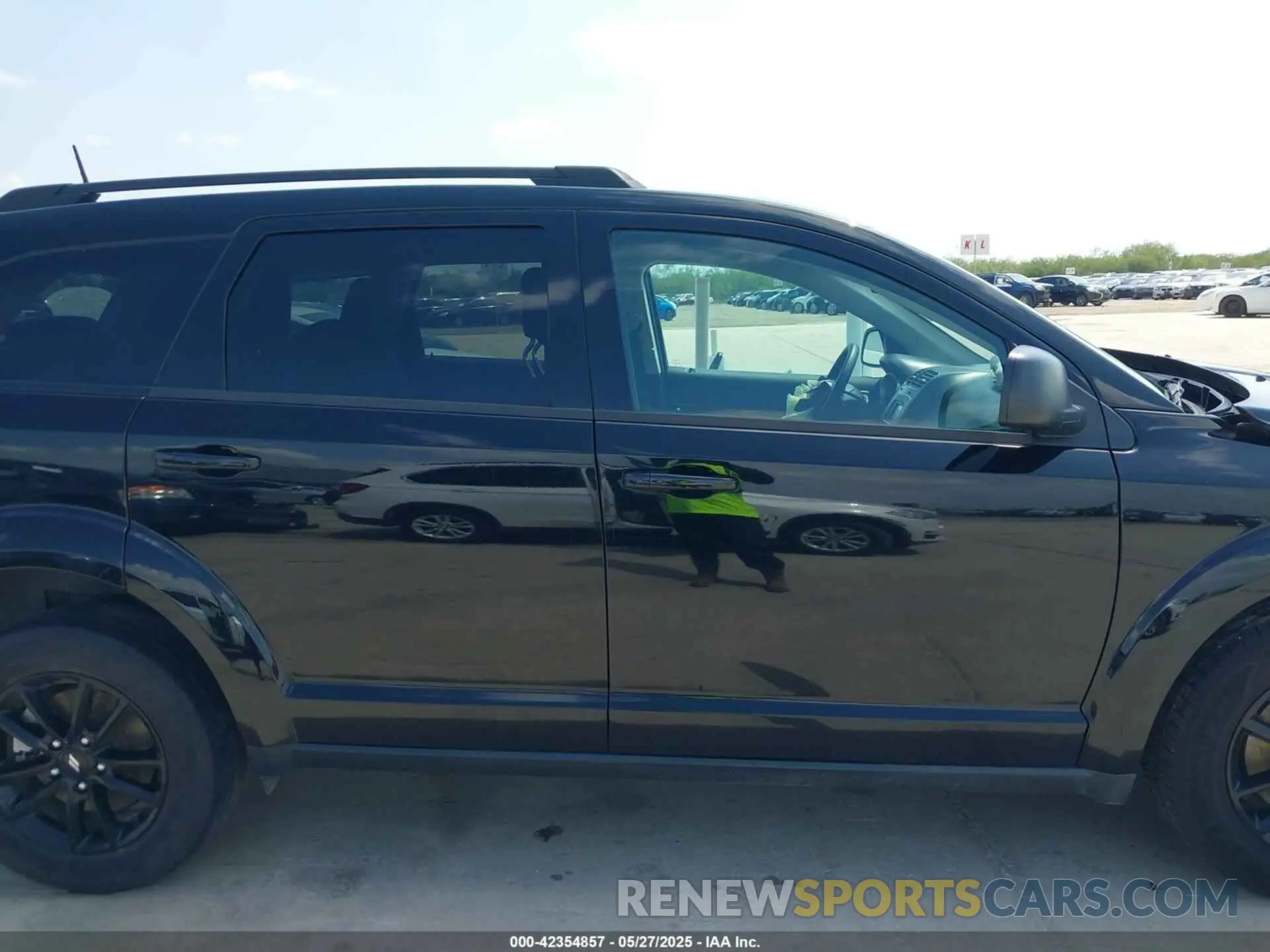 14 Photograph of a damaged car 3C4PDCAB7LT253702 DODGE JOURNEY 2020