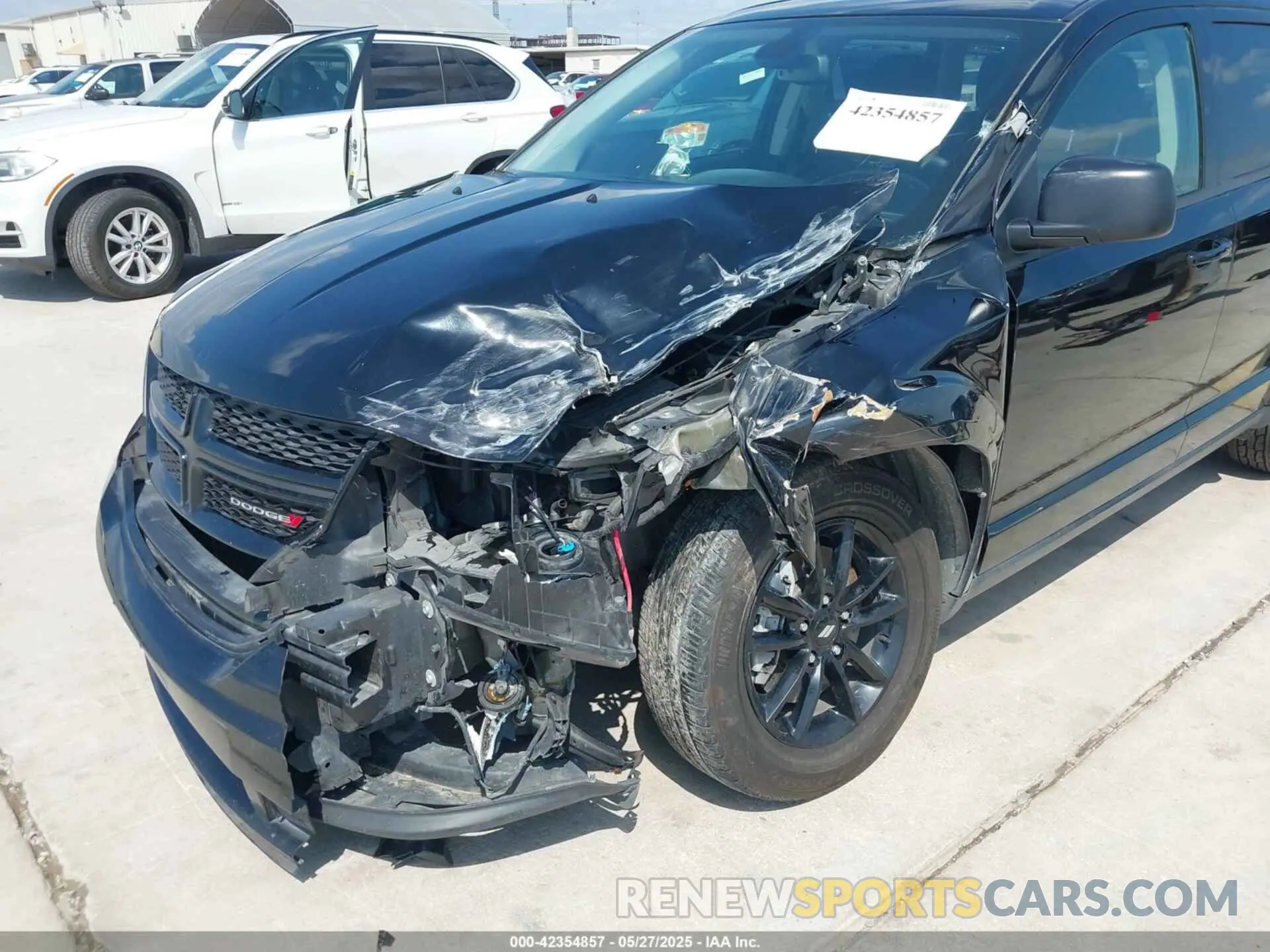 6 Photograph of a damaged car 3C4PDCAB7LT253702 DODGE JOURNEY 2020