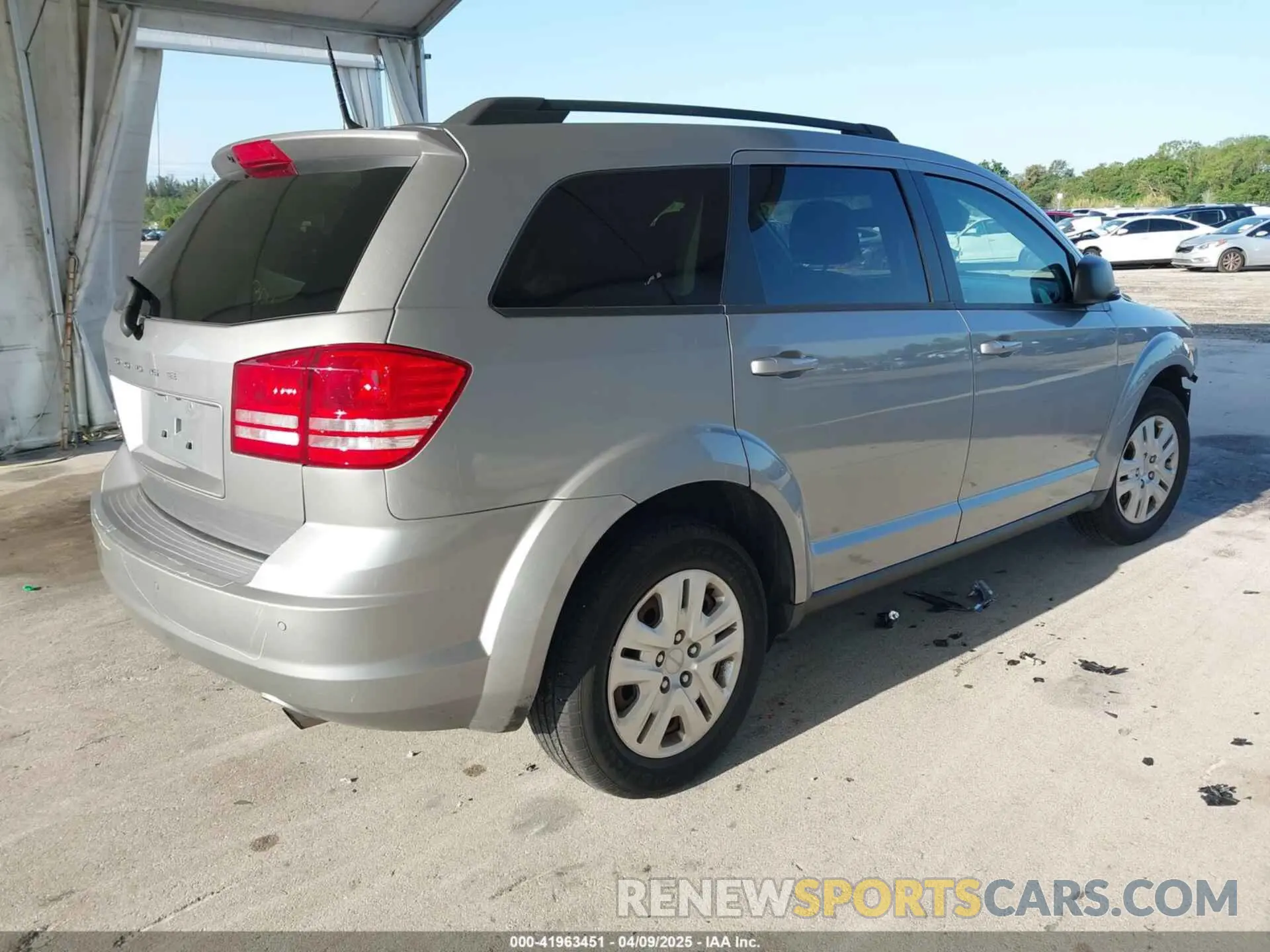 4 Photograph of a damaged car 3C4PDCAB7LT261203 DODGE JOURNEY 2020