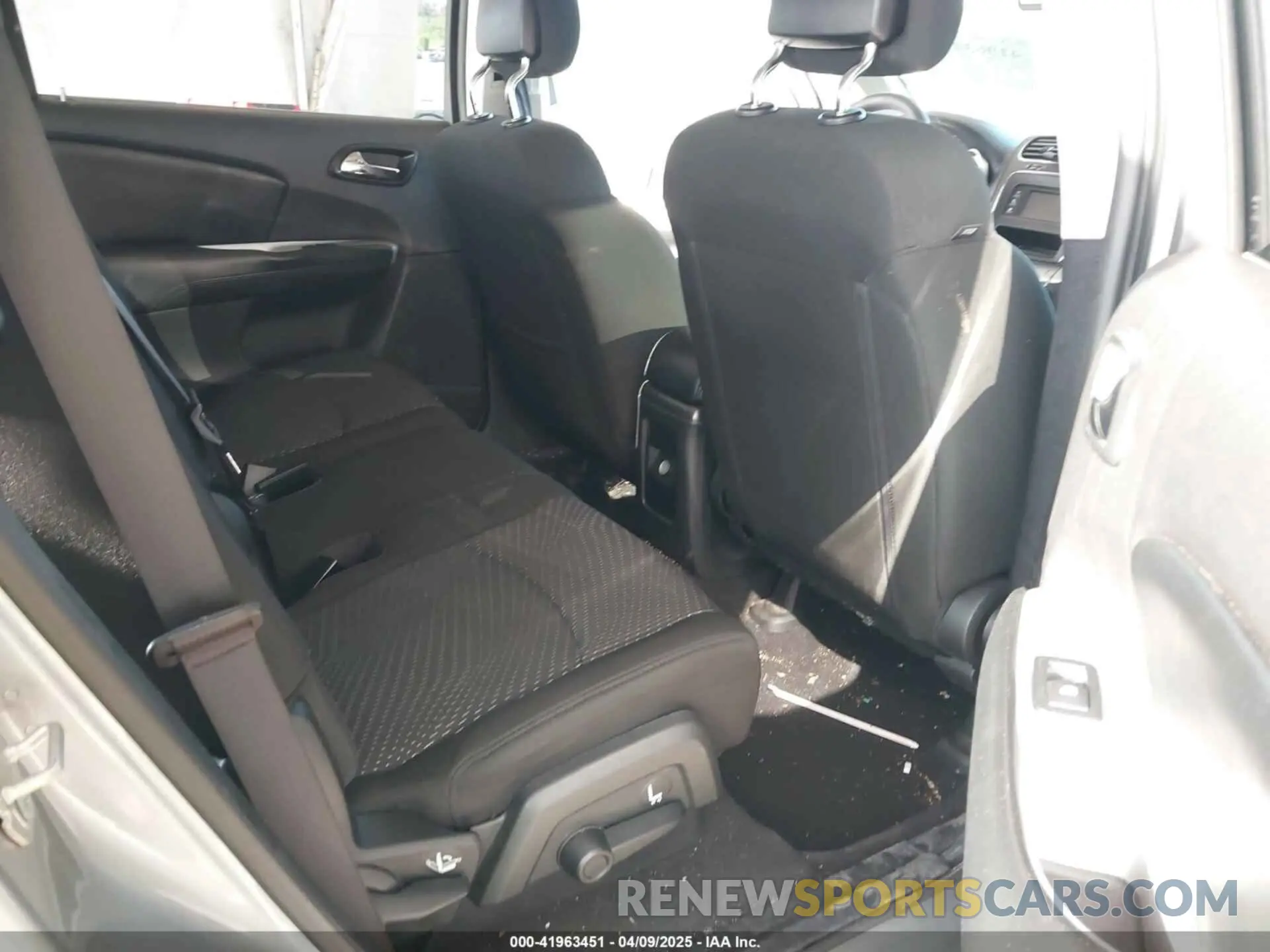 8 Photograph of a damaged car 3C4PDCAB7LT261203 DODGE JOURNEY 2020