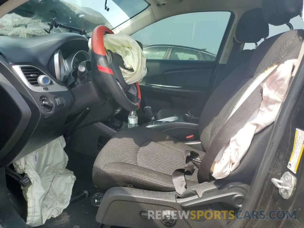 7 Photograph of a damaged car 3C4PDCAB7LT264649 DODGE JOURNEY 2020