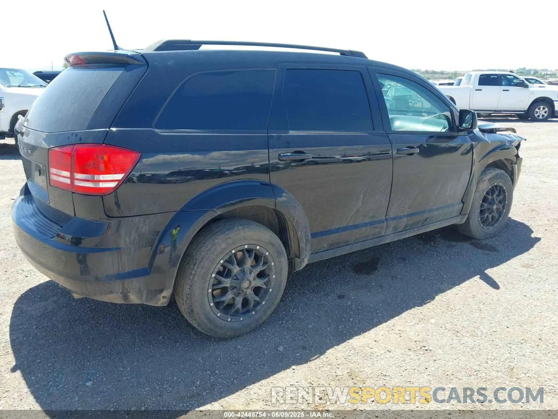 4 Photograph of a damaged car 3C4PDCAB8LT207294 DODGE JOURNEY 2020