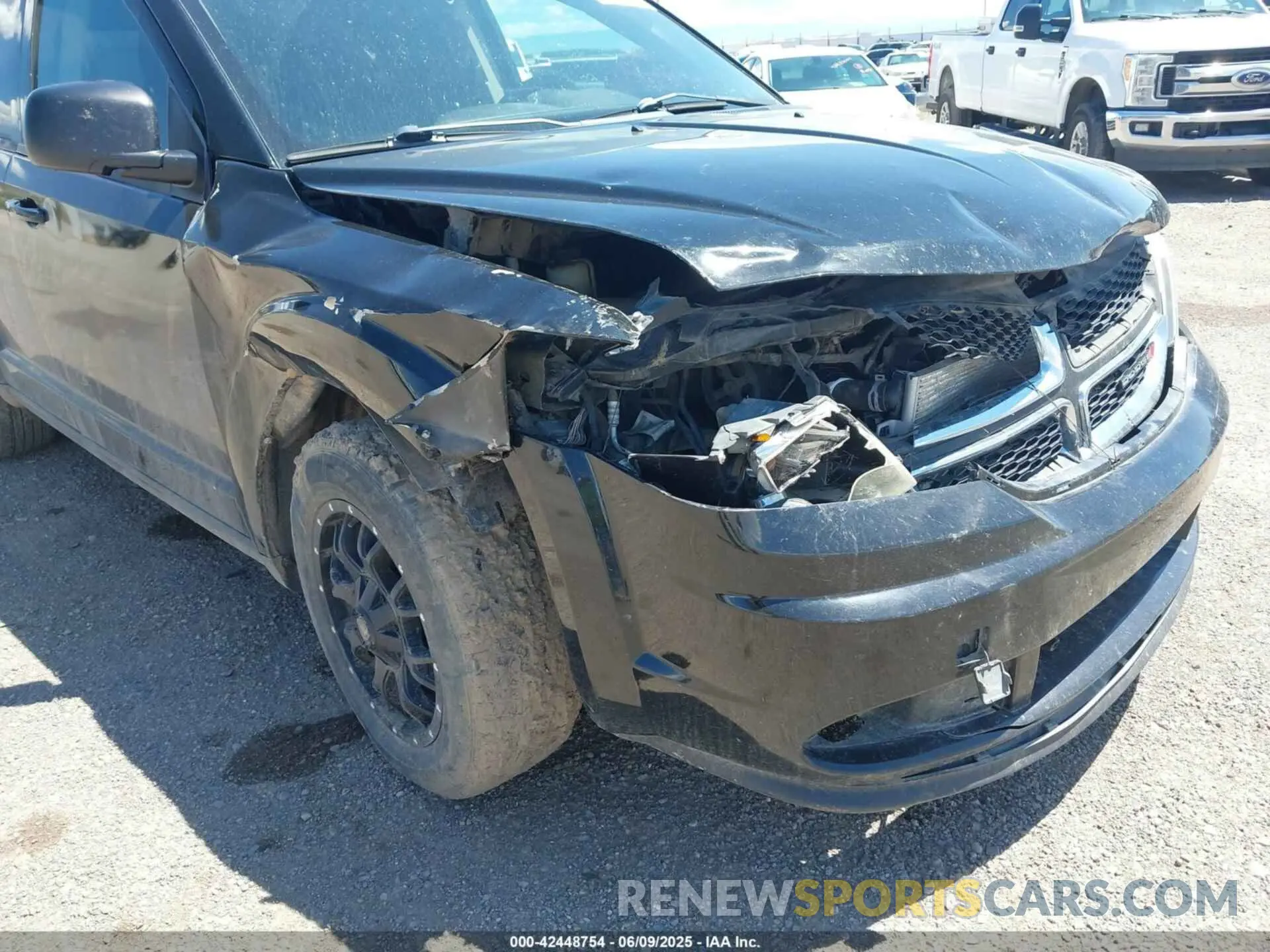 6 Photograph of a damaged car 3C4PDCAB8LT207294 DODGE JOURNEY 2020