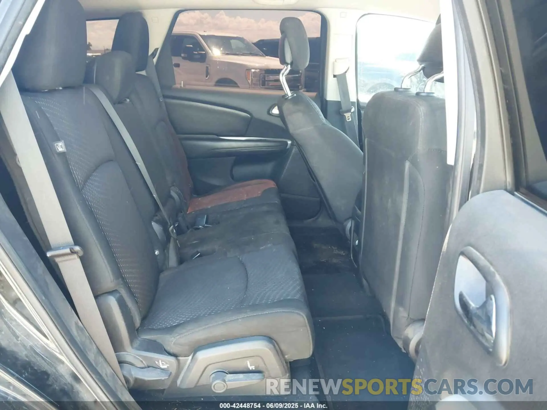 8 Photograph of a damaged car 3C4PDCAB8LT207294 DODGE JOURNEY 2020