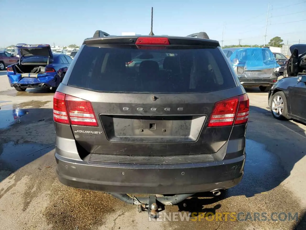 6 Photograph of a damaged car 3C4PDCAB8LT268130 DODGE JOURNEY 2020