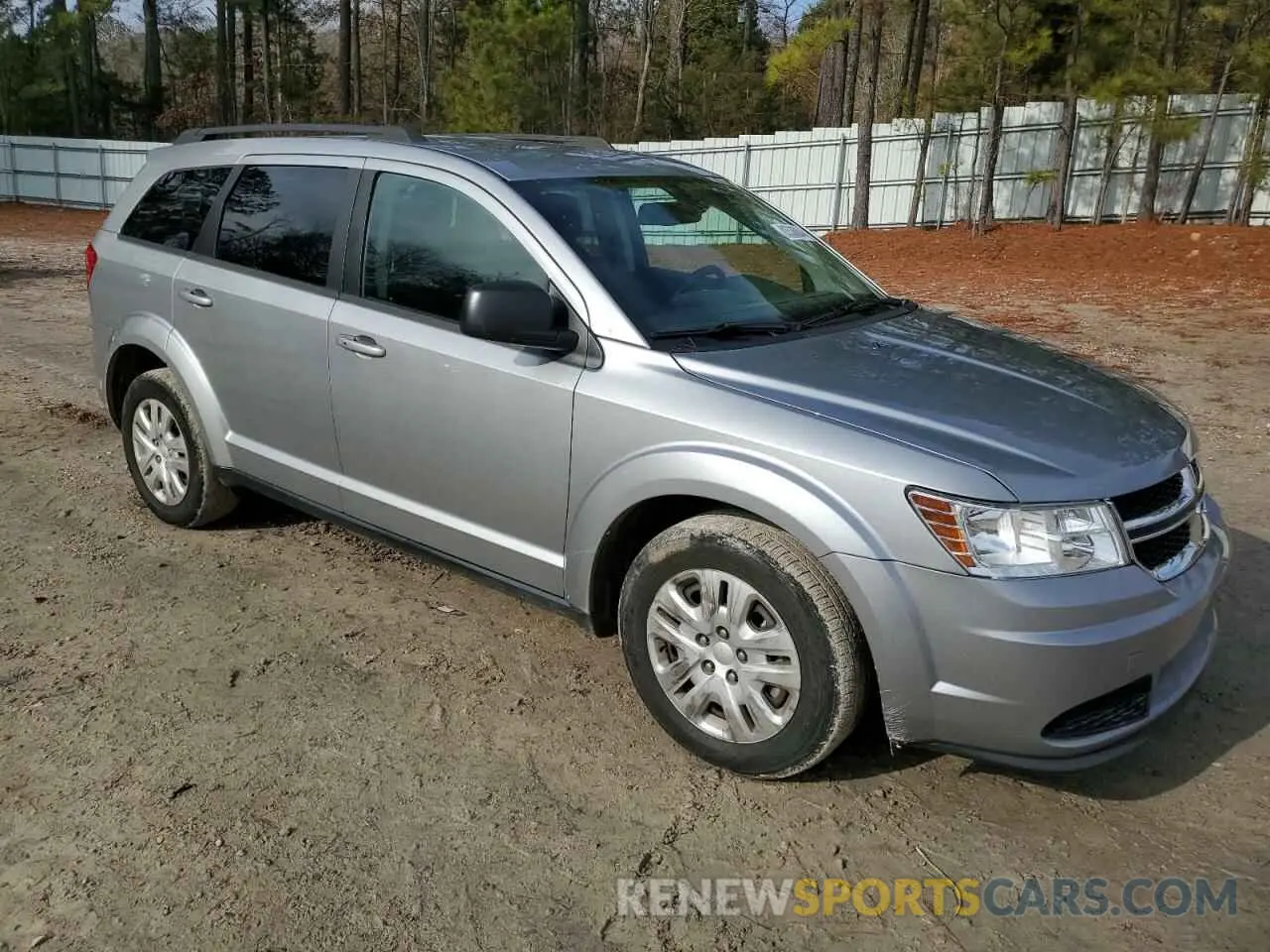 4 Photograph of a damaged car 3C4PDCAB8LT269231 DODGE JOURNEY 2020