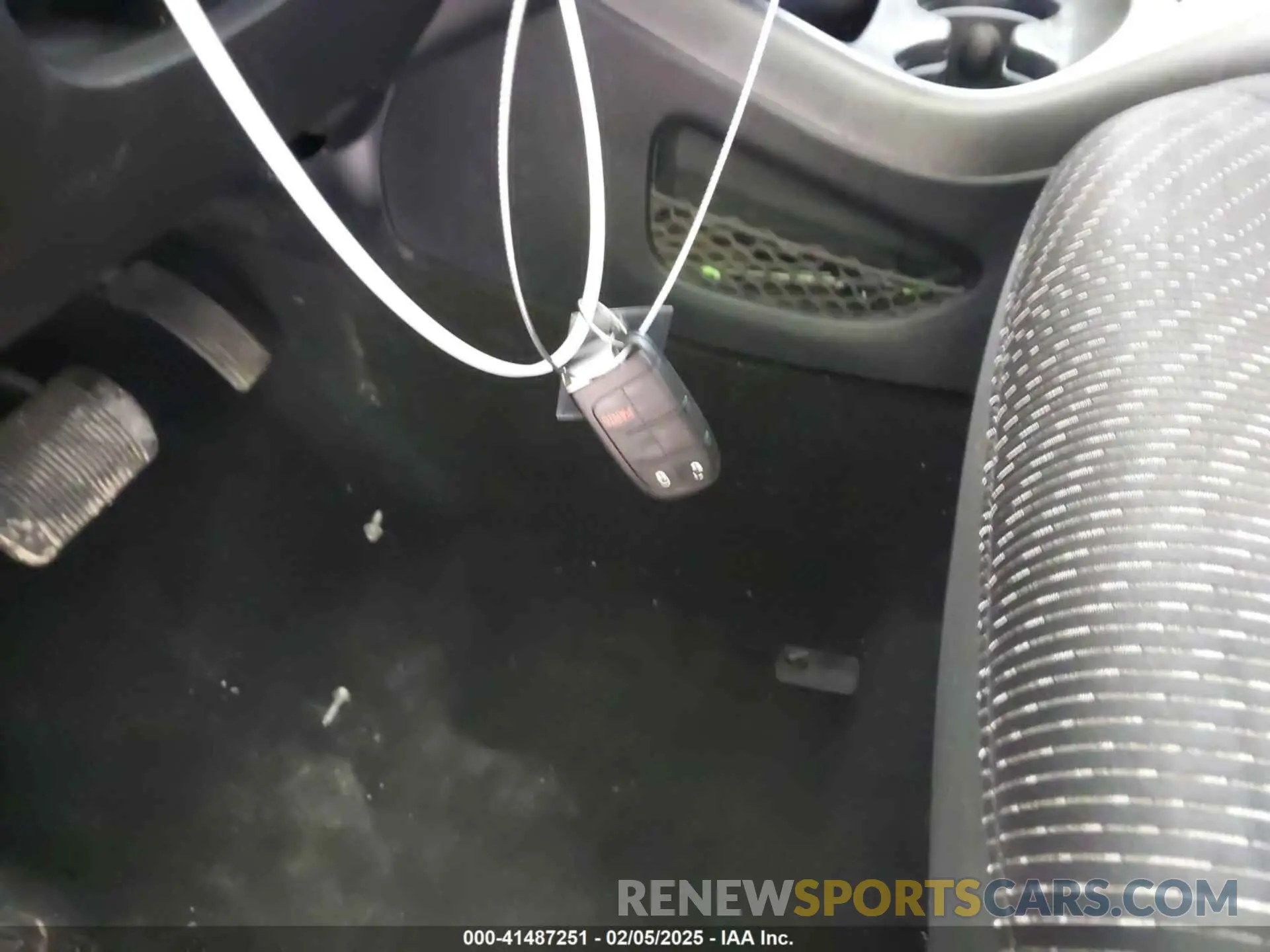 11 Photograph of a damaged car 3C4PDCAB8LT270704 DODGE JOURNEY 2020