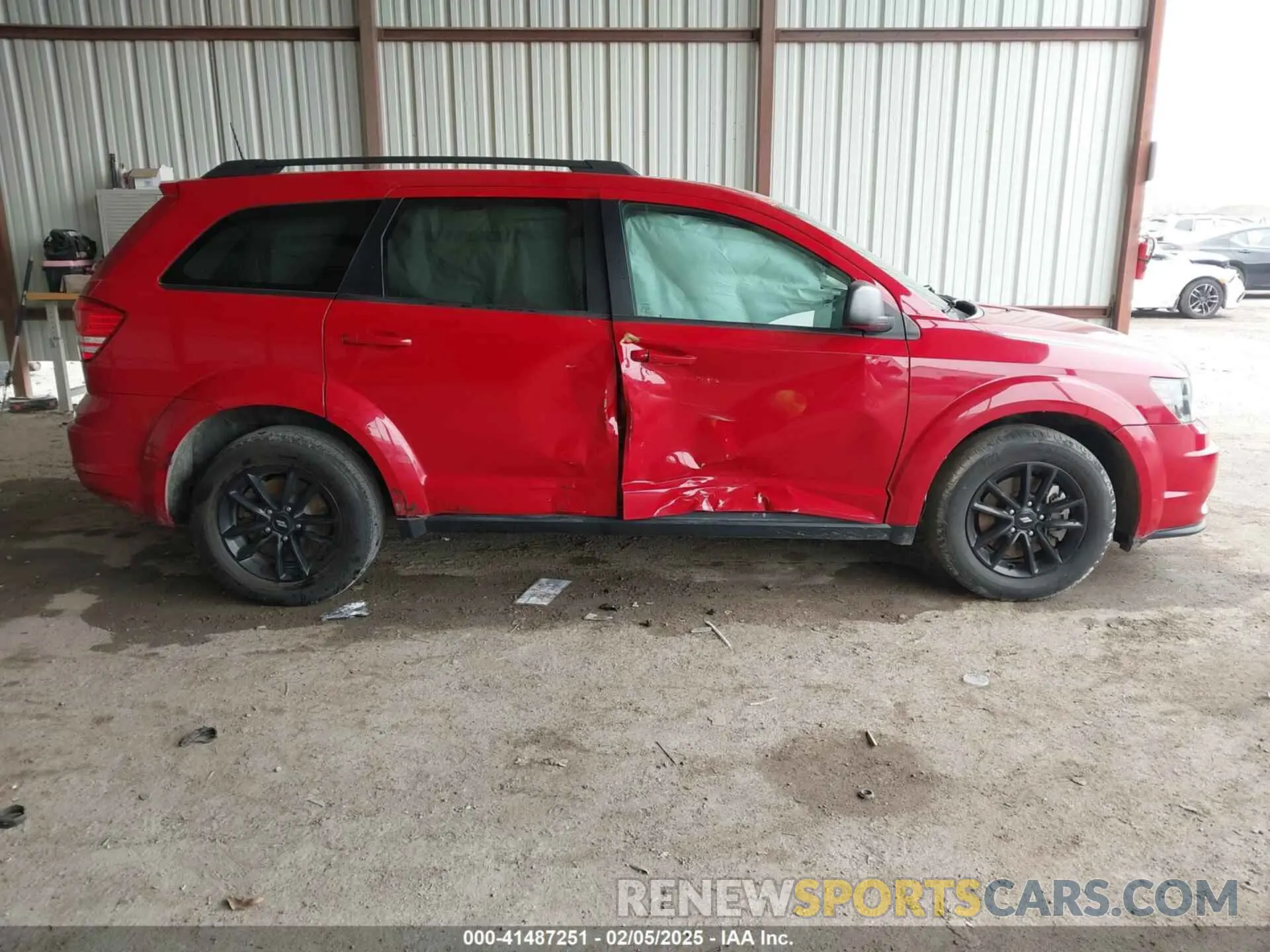 13 Photograph of a damaged car 3C4PDCAB8LT270704 DODGE JOURNEY 2020