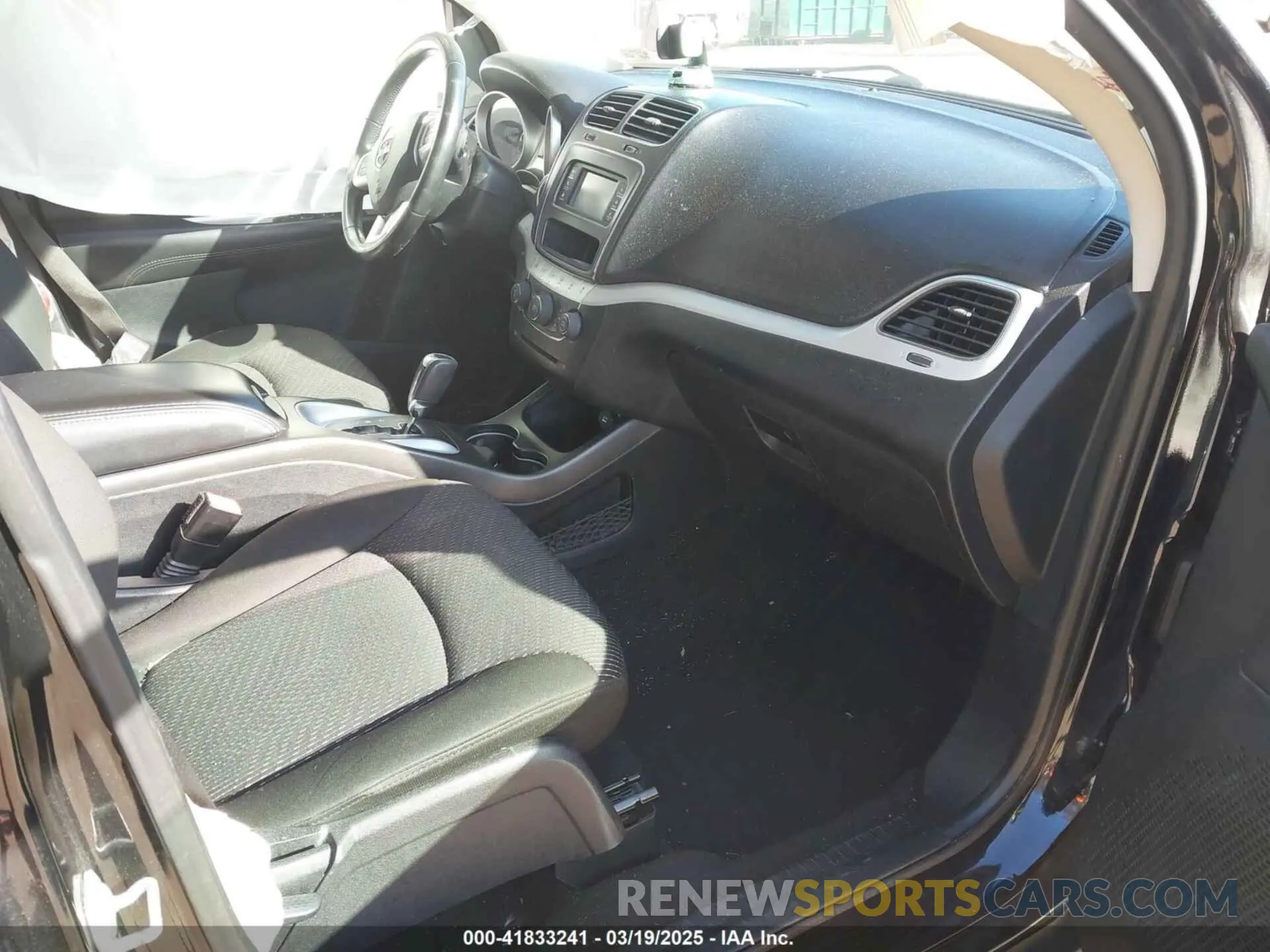 5 Photograph of a damaged car 3C4PDCAB8LT271979 DODGE JOURNEY 2020