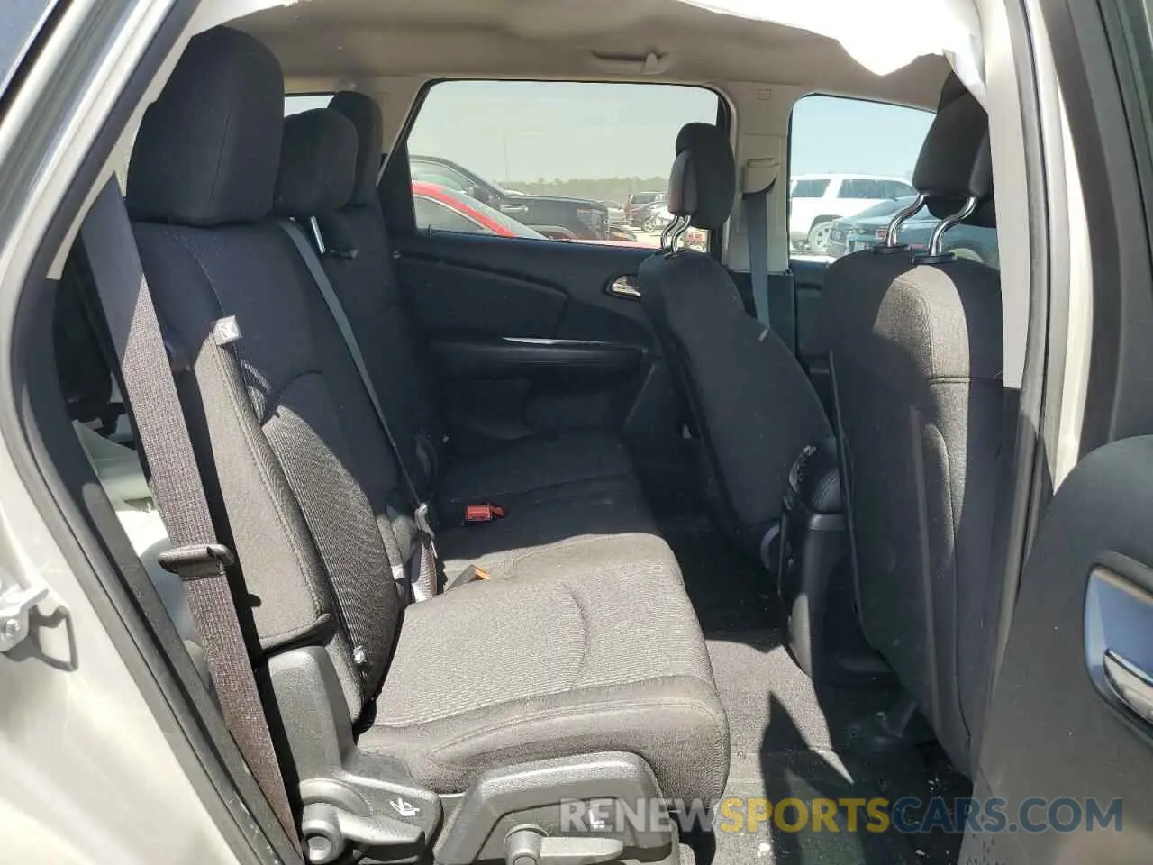 11 Photograph of a damaged car 3C4PDCAB8LT275871 DODGE JOURNEY 2020