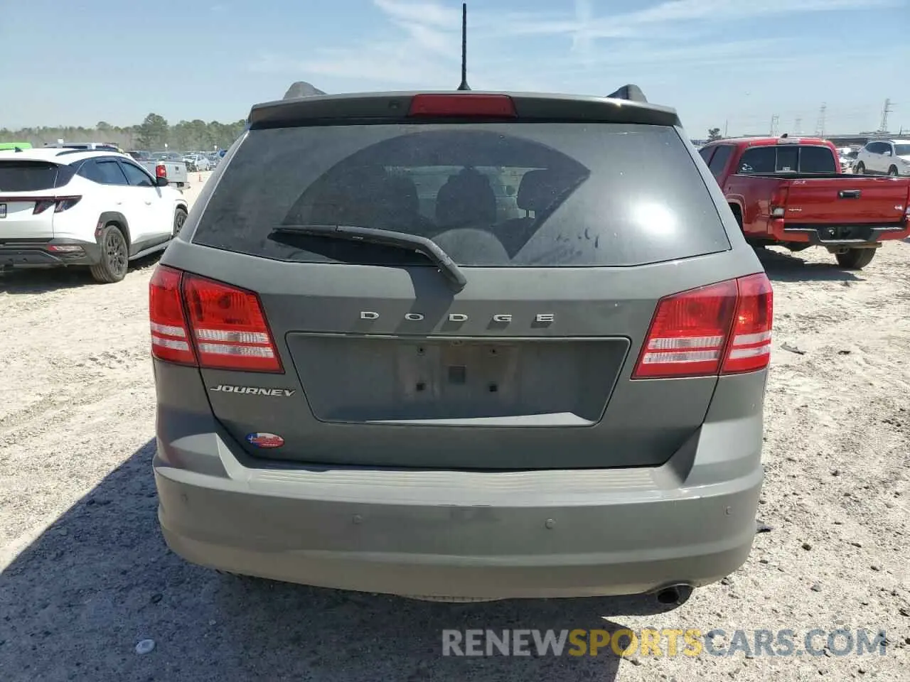 6 Photograph of a damaged car 3C4PDCAB8LT275871 DODGE JOURNEY 2020