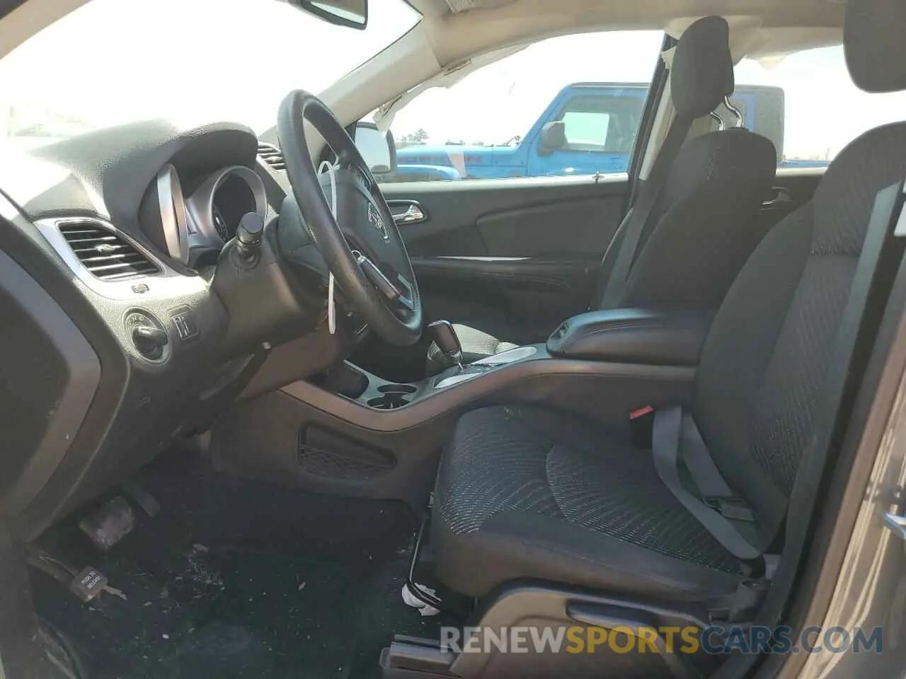 7 Photograph of a damaged car 3C4PDCAB8LT275871 DODGE JOURNEY 2020