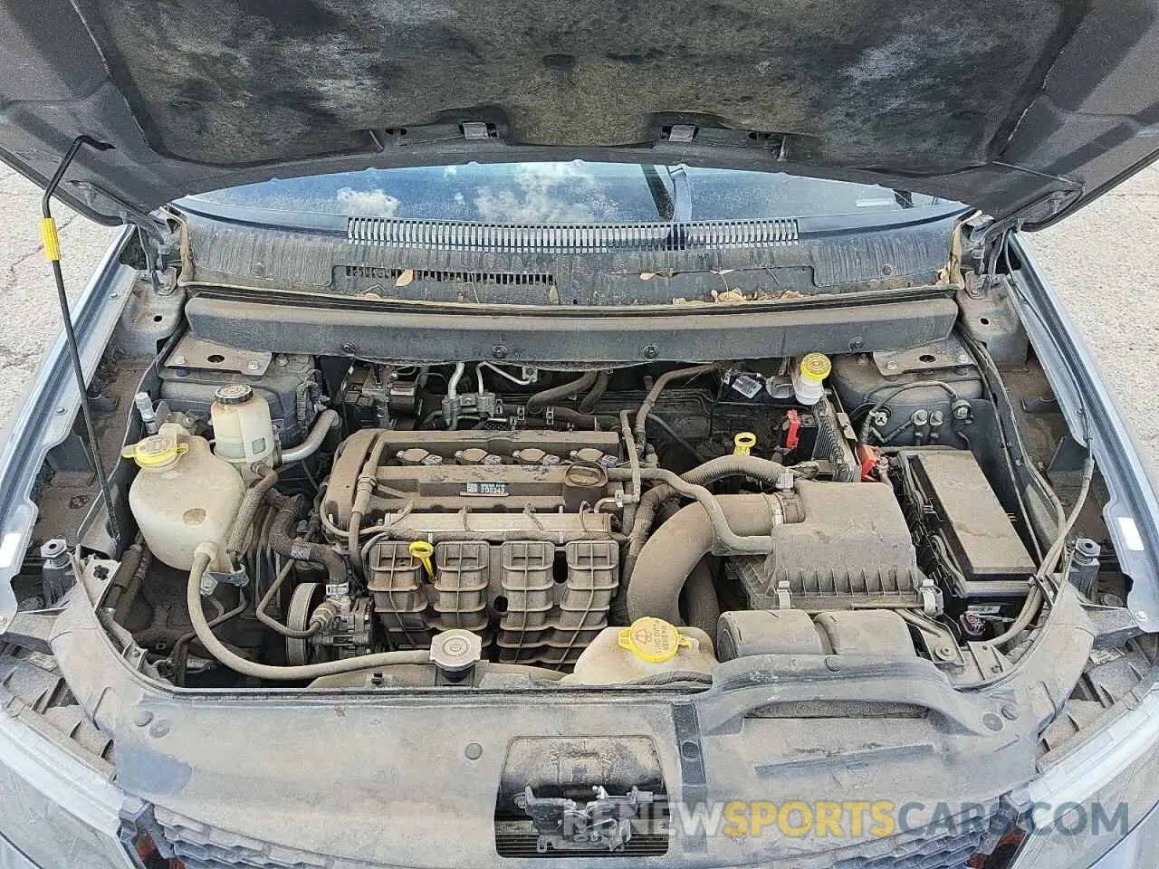 9 Photograph of a damaged car 3C4PDCAB8LT277085 DODGE JOURNEY 2020