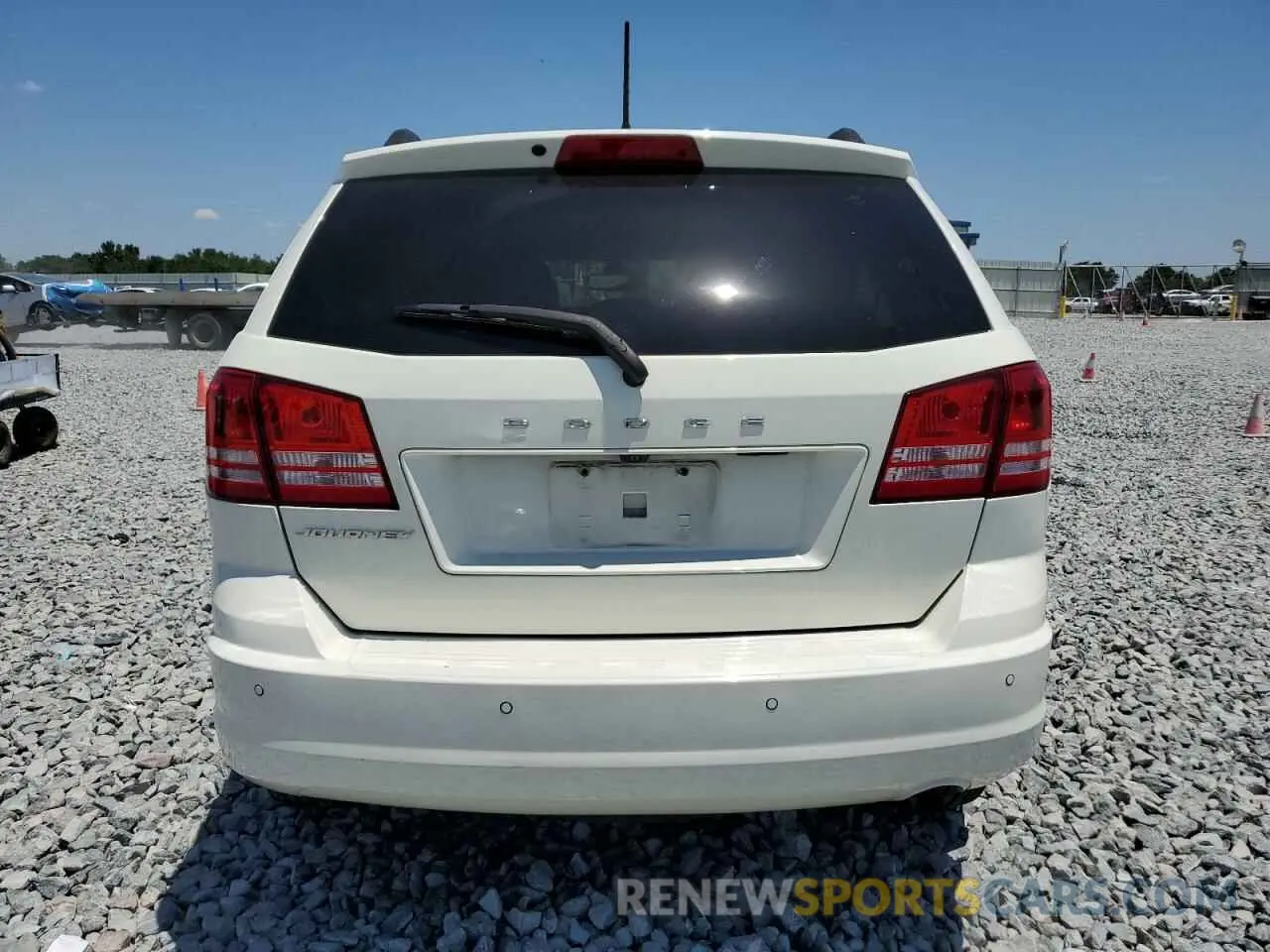 6 Photograph of a damaged car 3C4PDCAB9LT180753 DODGE JOURNEY 2020