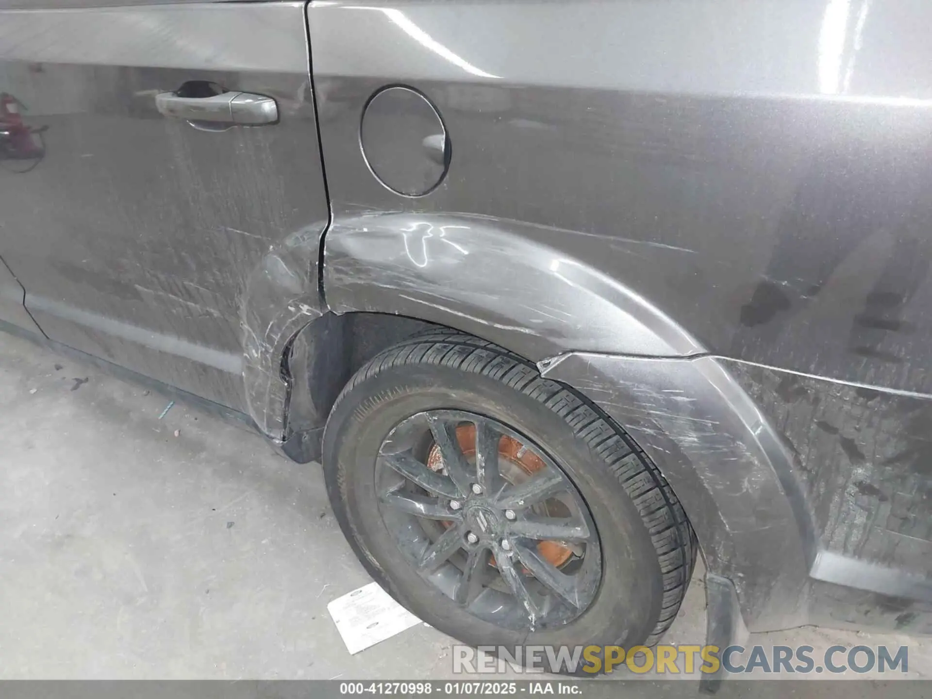 17 Photograph of a damaged car 3C4PDCAB9LT201682 DODGE JOURNEY 2020