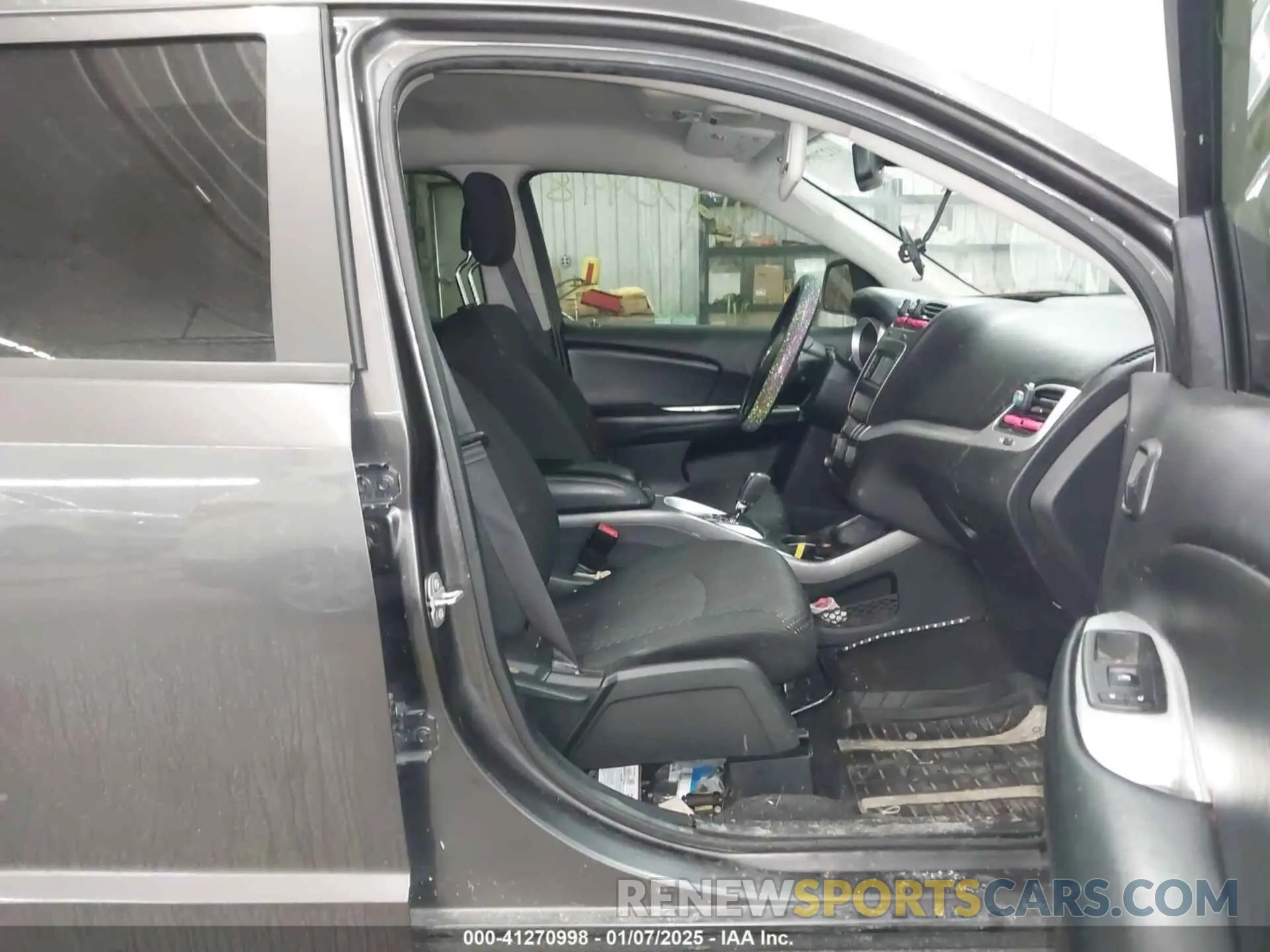 5 Photograph of a damaged car 3C4PDCAB9LT201682 DODGE JOURNEY 2020