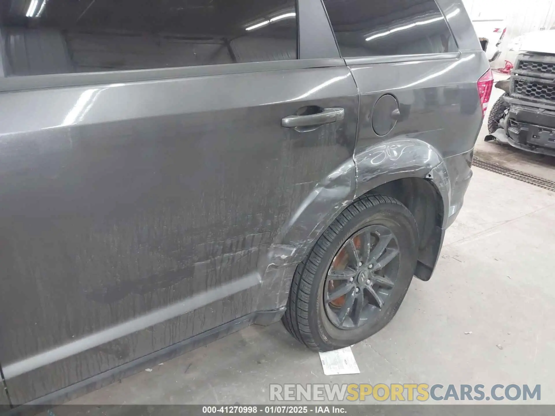 6 Photograph of a damaged car 3C4PDCAB9LT201682 DODGE JOURNEY 2020
