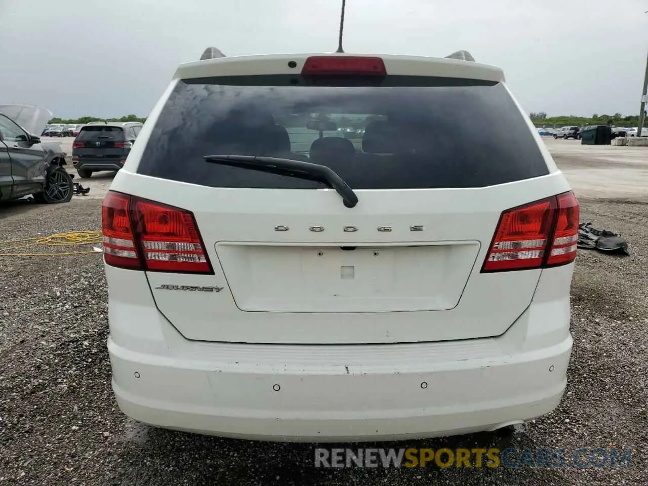 6 Photograph of a damaged car 3C4PDCAB9LT207434 DODGE JOURNEY 2020
