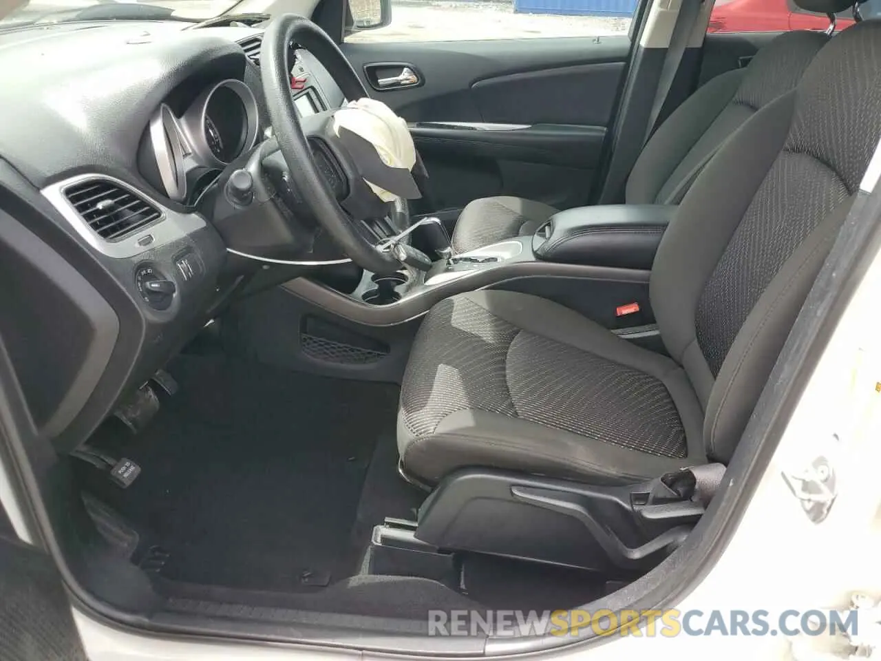 7 Photograph of a damaged car 3C4PDCAB9LT207434 DODGE JOURNEY 2020