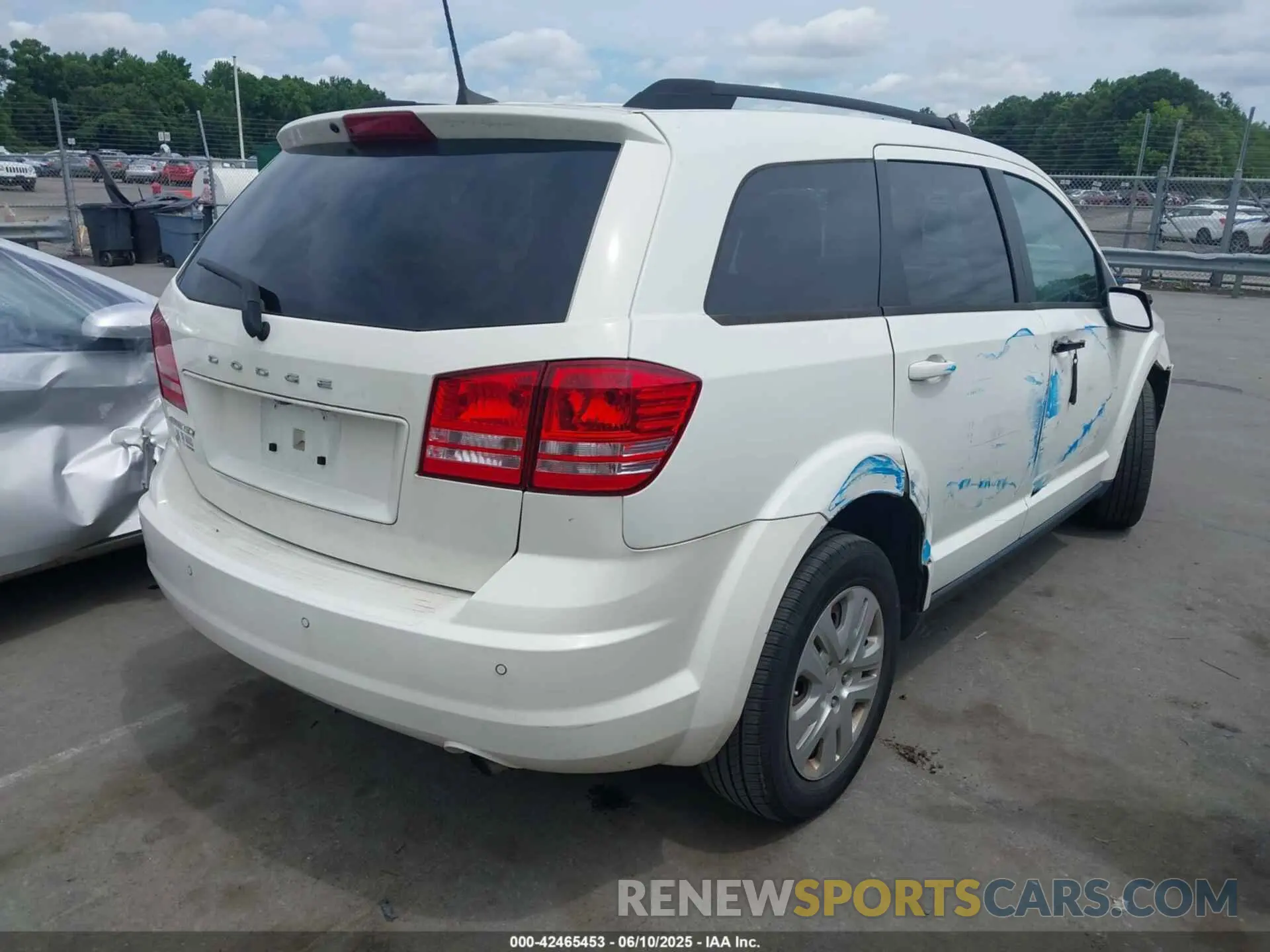 4 Photograph of a damaged car 3C4PDCAB9LT243513 DODGE JOURNEY 2020