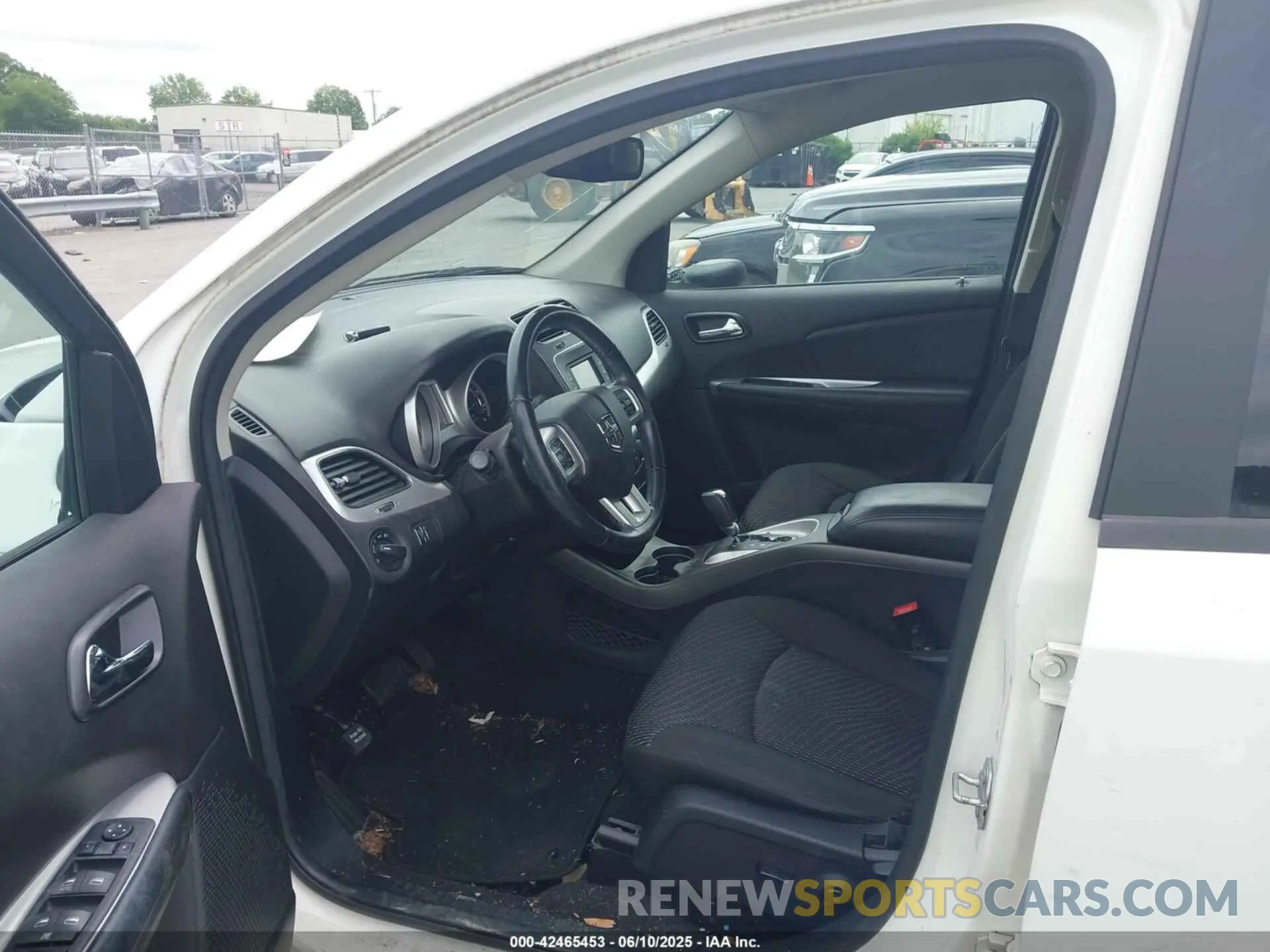 5 Photograph of a damaged car 3C4PDCAB9LT243513 DODGE JOURNEY 2020