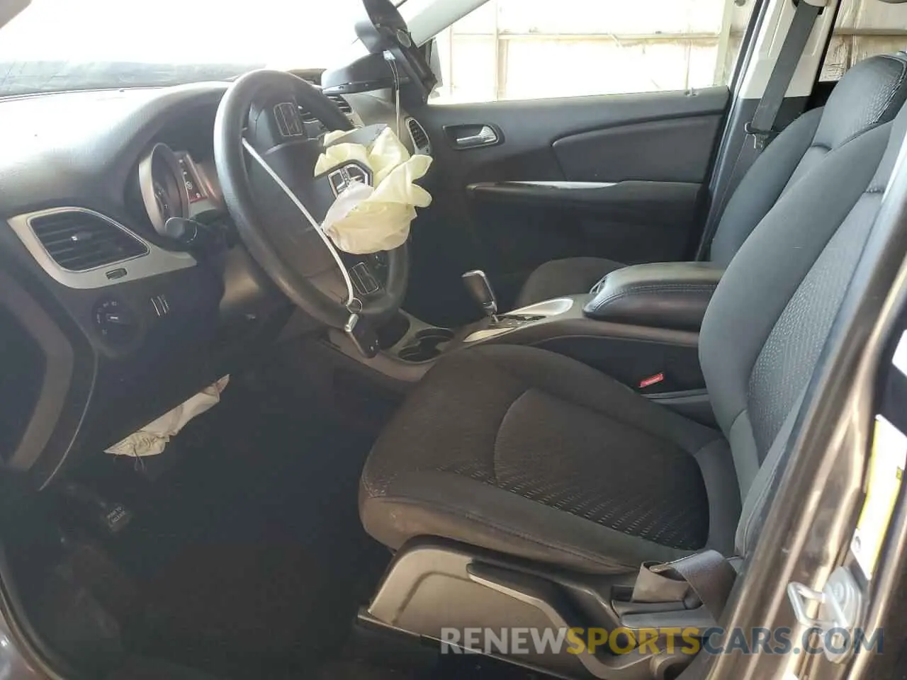 7 Photograph of a damaged car 3C4PDCAB9LT247545 DODGE JOURNEY 2020