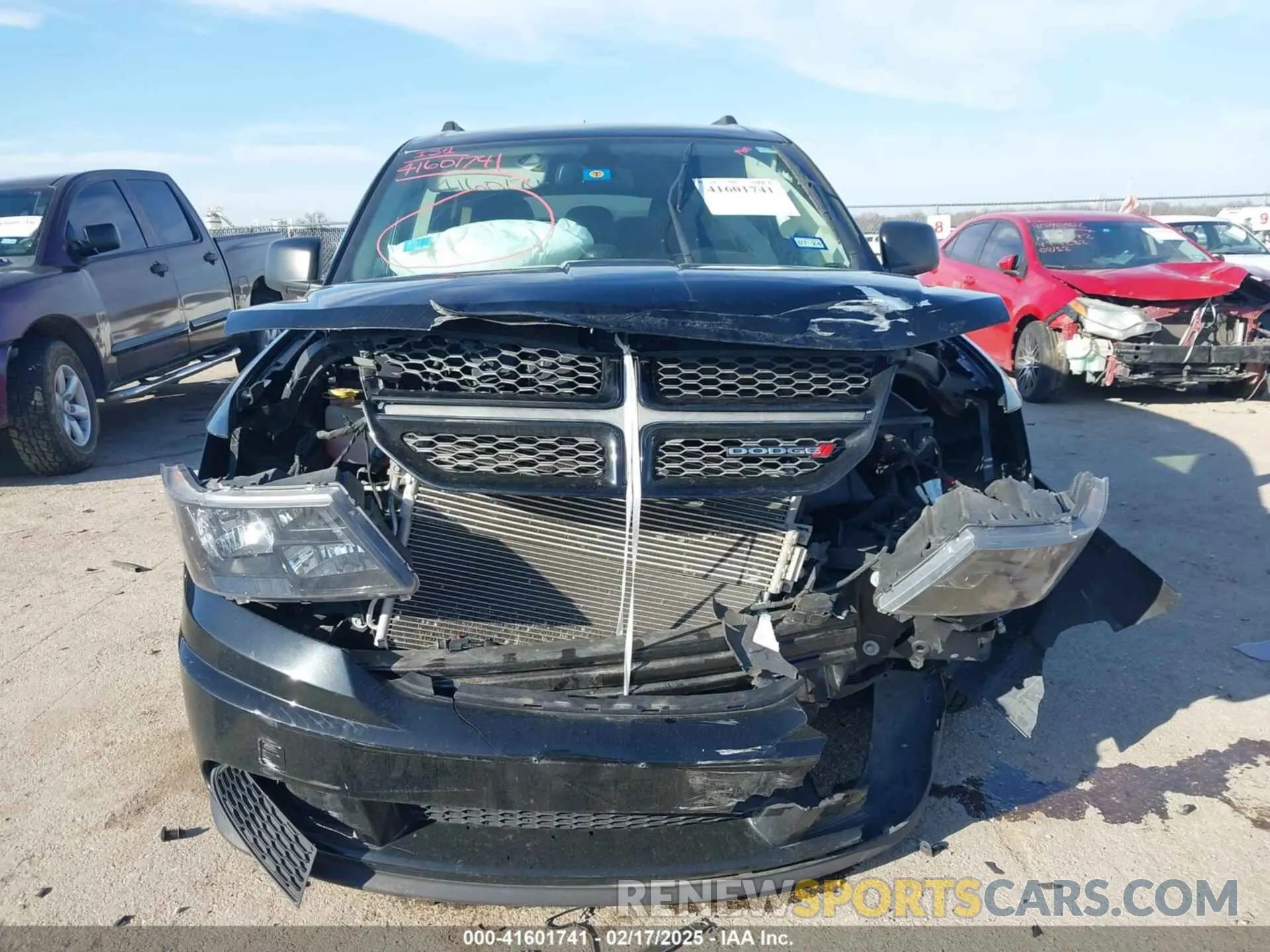 12 Photograph of a damaged car 3C4PDCAB9LT250865 DODGE JOURNEY 2020