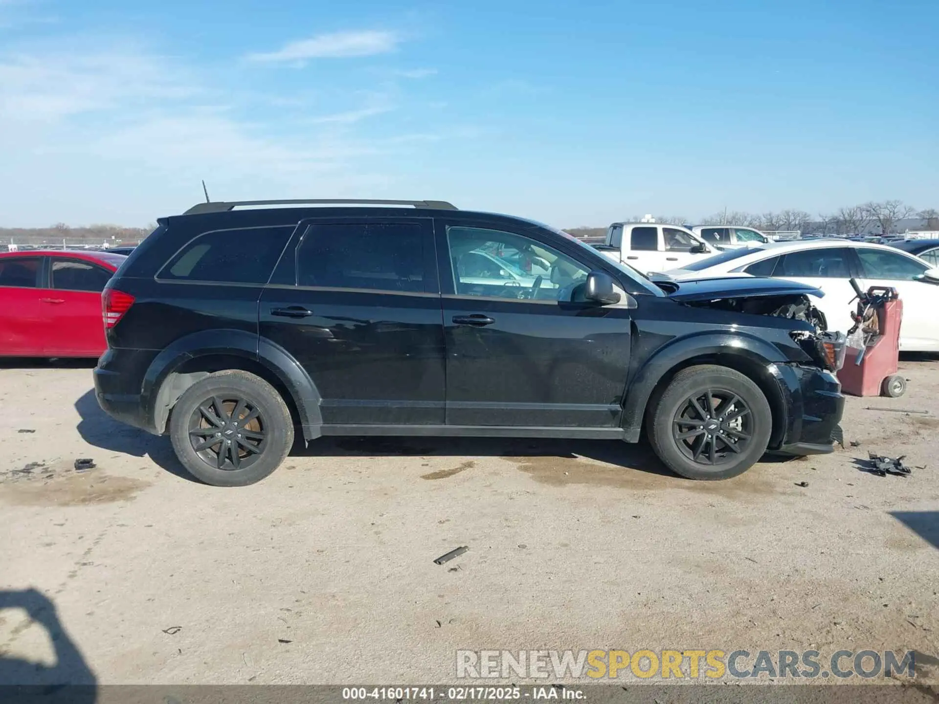 13 Photograph of a damaged car 3C4PDCAB9LT250865 DODGE JOURNEY 2020