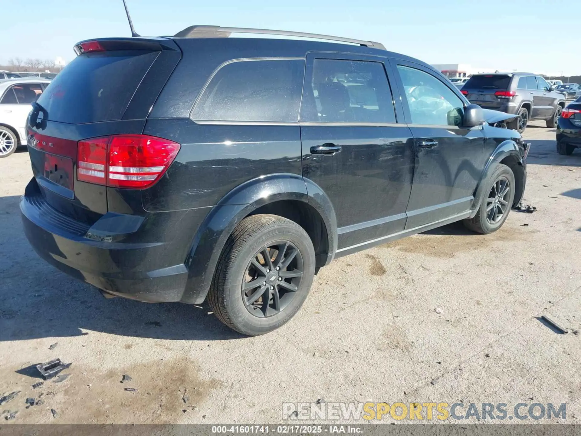 4 Photograph of a damaged car 3C4PDCAB9LT250865 DODGE JOURNEY 2020