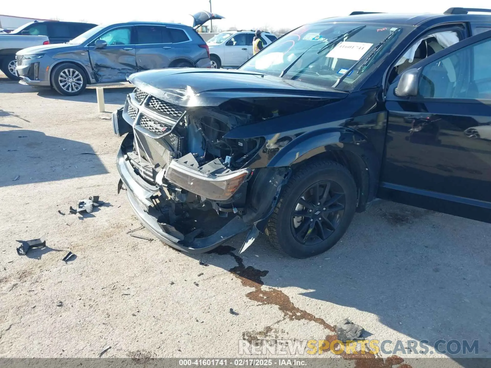 6 Photograph of a damaged car 3C4PDCAB9LT250865 DODGE JOURNEY 2020