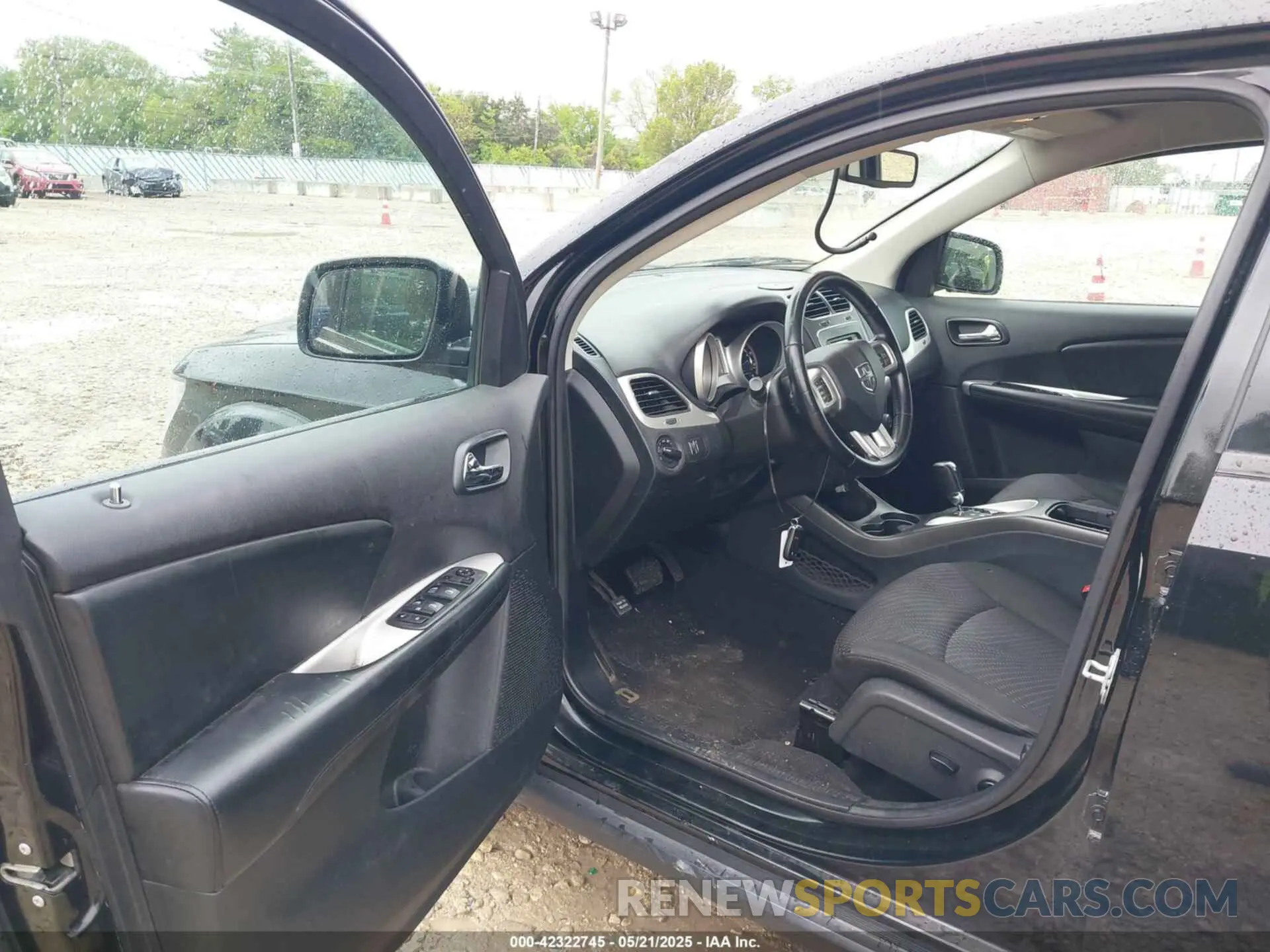 5 Photograph of a damaged car 3C4PDCAB9LT254446 DODGE JOURNEY 2020