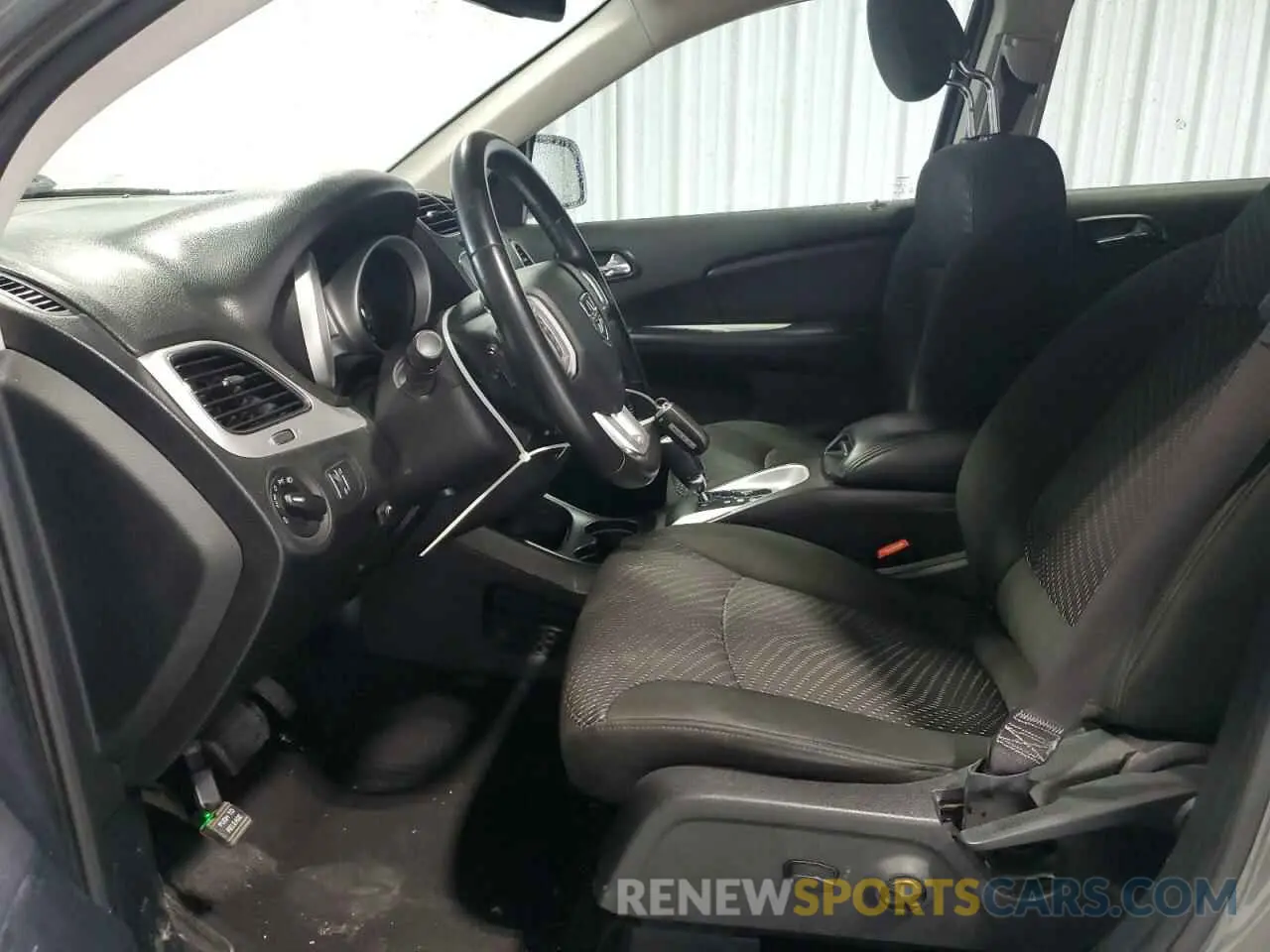 7 Photograph of a damaged car 3C4PDCAB9LT254544 DODGE JOURNEY 2020