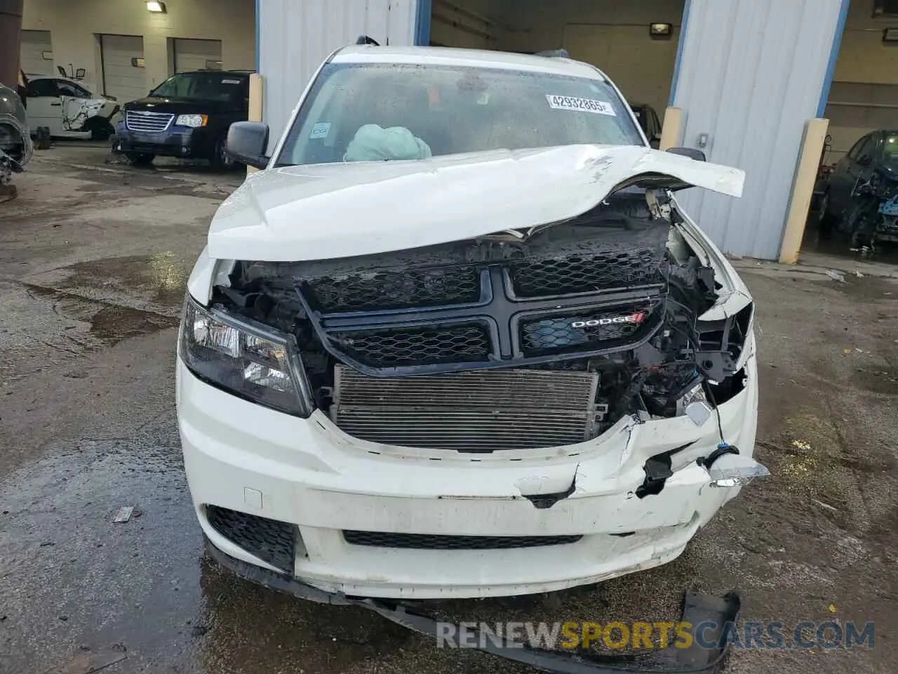 5 Photograph of a damaged car 3C4PDCAB9LT261946 DODGE JOURNEY 2020