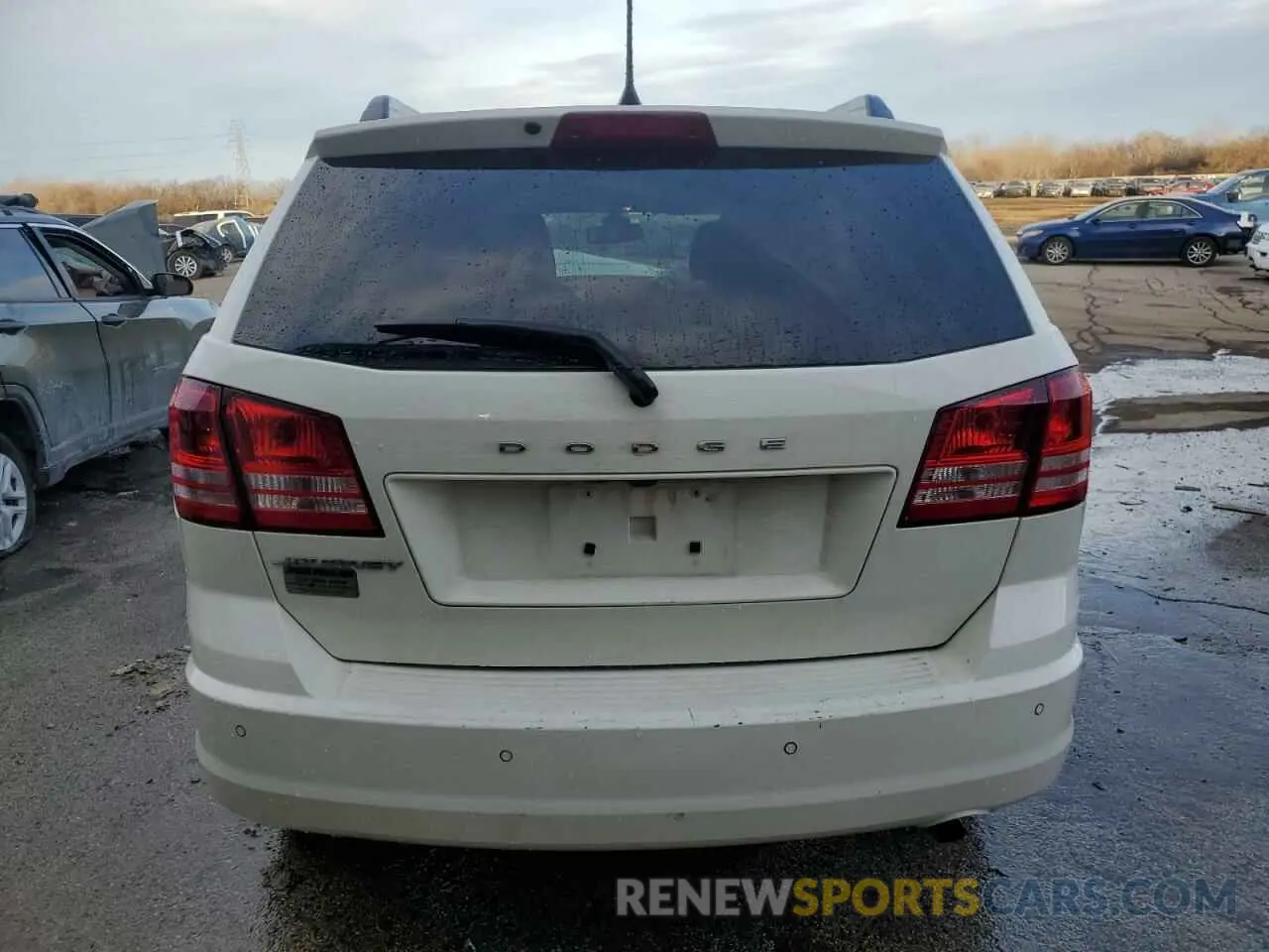 6 Photograph of a damaged car 3C4PDCAB9LT261946 DODGE JOURNEY 2020