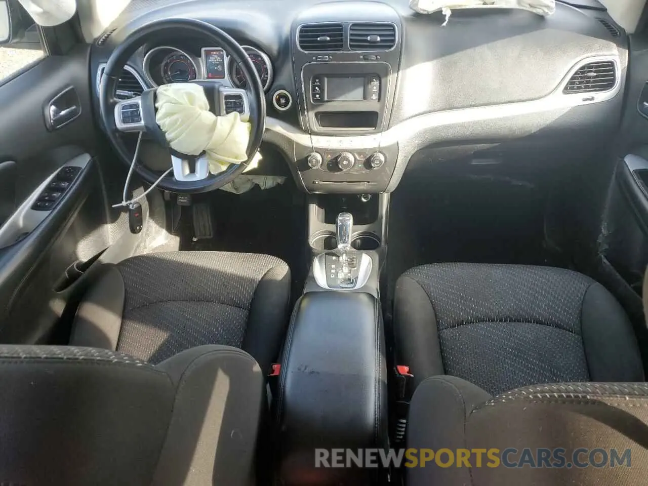8 Photograph of a damaged car 3C4PDCAB9LT261946 DODGE JOURNEY 2020
