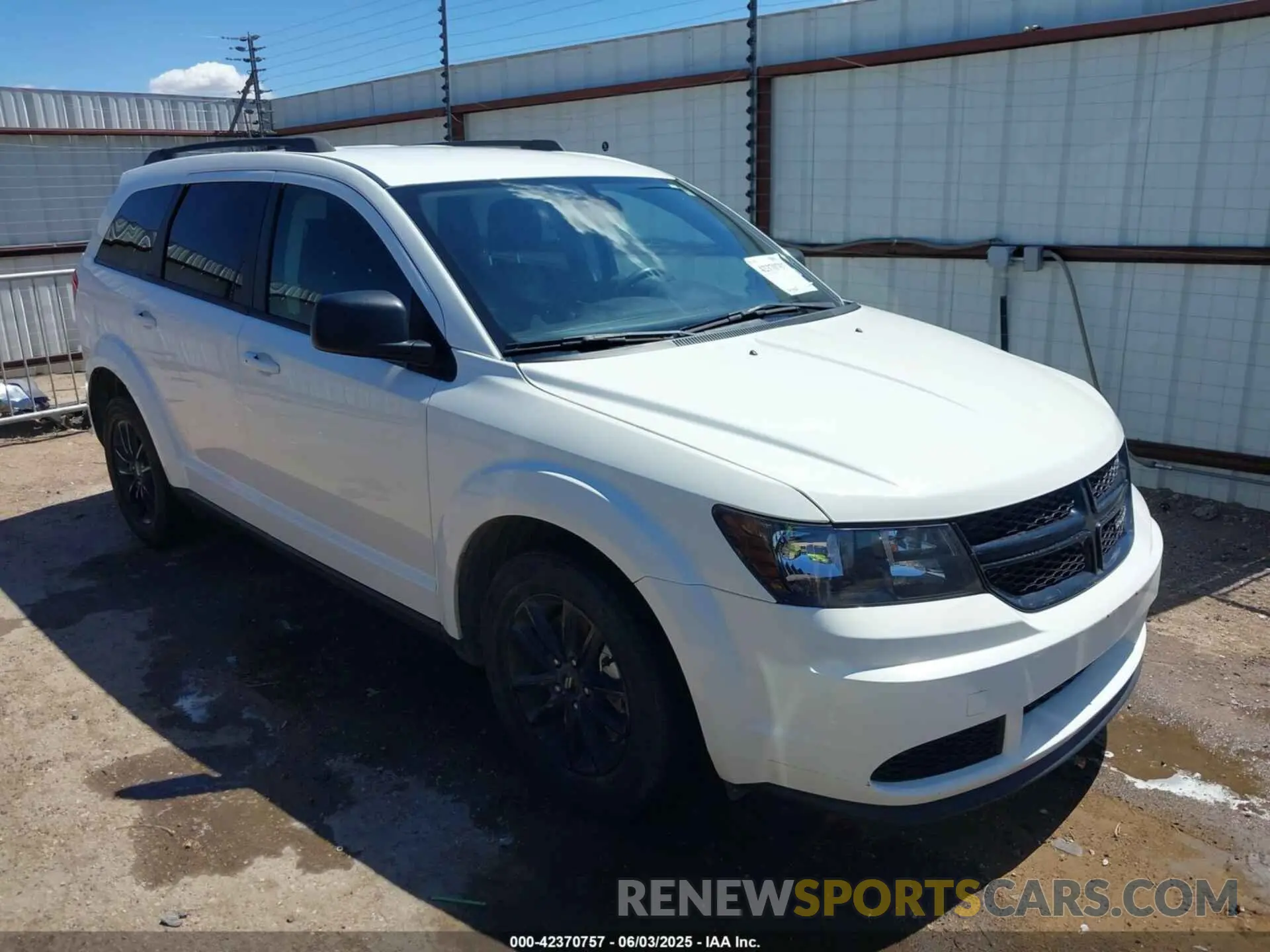 1 Photograph of a damaged car 3C4PDCAB9LT264880 DODGE JOURNEY 2020